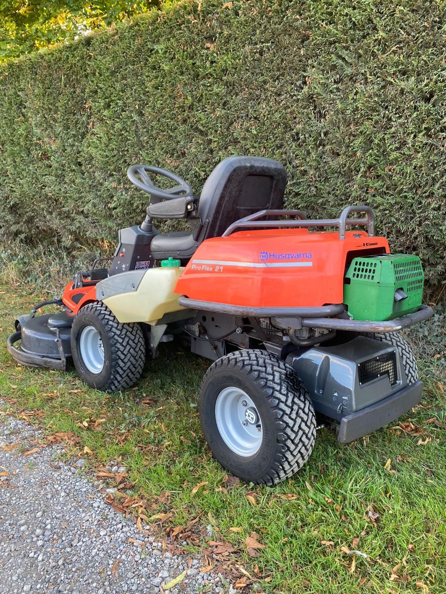 HUSQVARNA PRO FLEX 21 RIDE ON LAWN MOWER, HYDRAULIC UP AND DOWN DECK *NO VAT* - Image 5 of 11