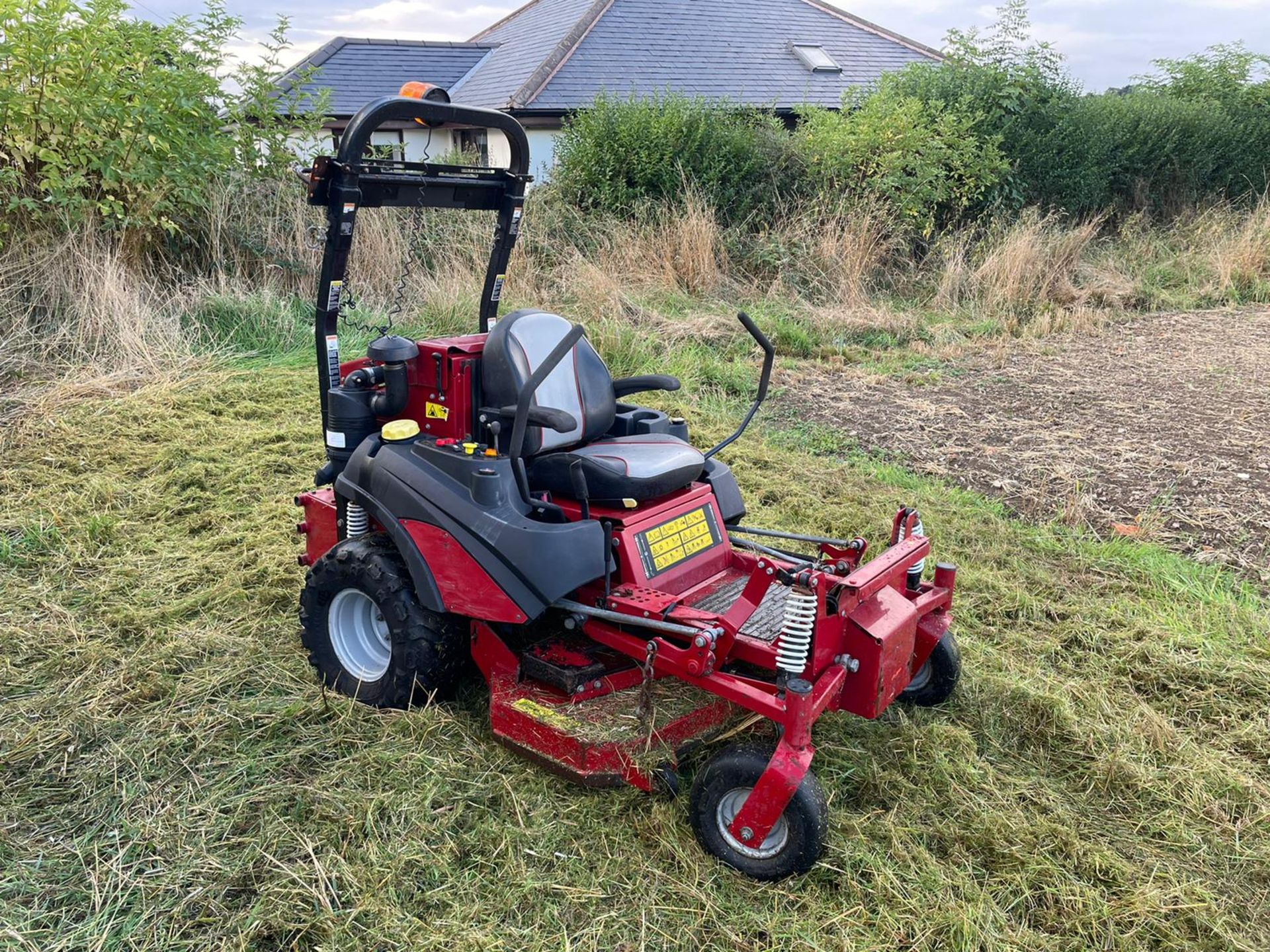 2012 FERRIS IS2500Z ZERO TURN MOWER, RUNS DRIVES AND CUTS WELL, ROAD REGISTERED, ROLL BAR *PLUS VAT*