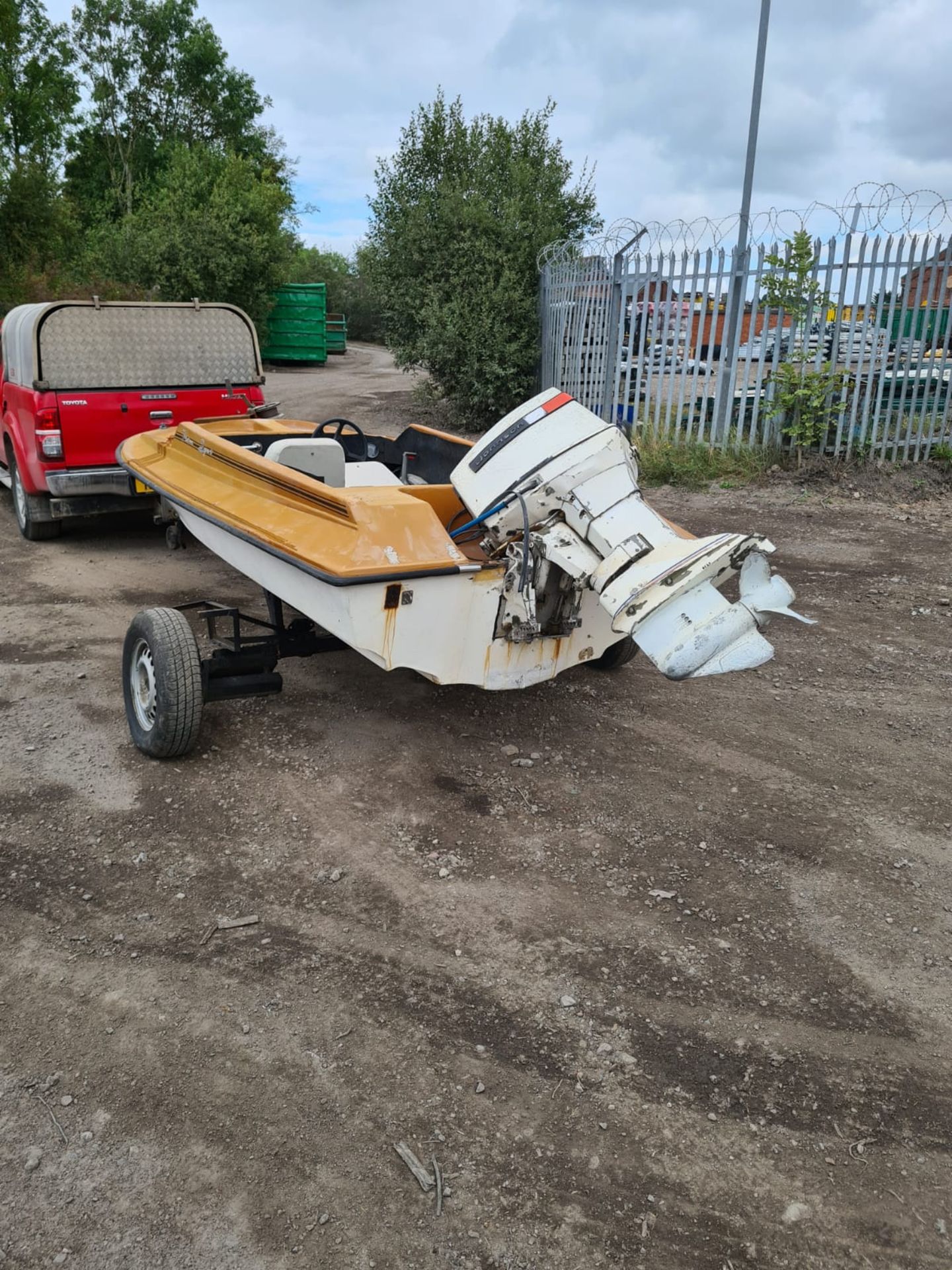 65hp 2 STROKE JOHNSON ENGINE SPEEDBOAT, RUNS DRIVES AND FLOATS *NO VAT* - Image 3 of 6