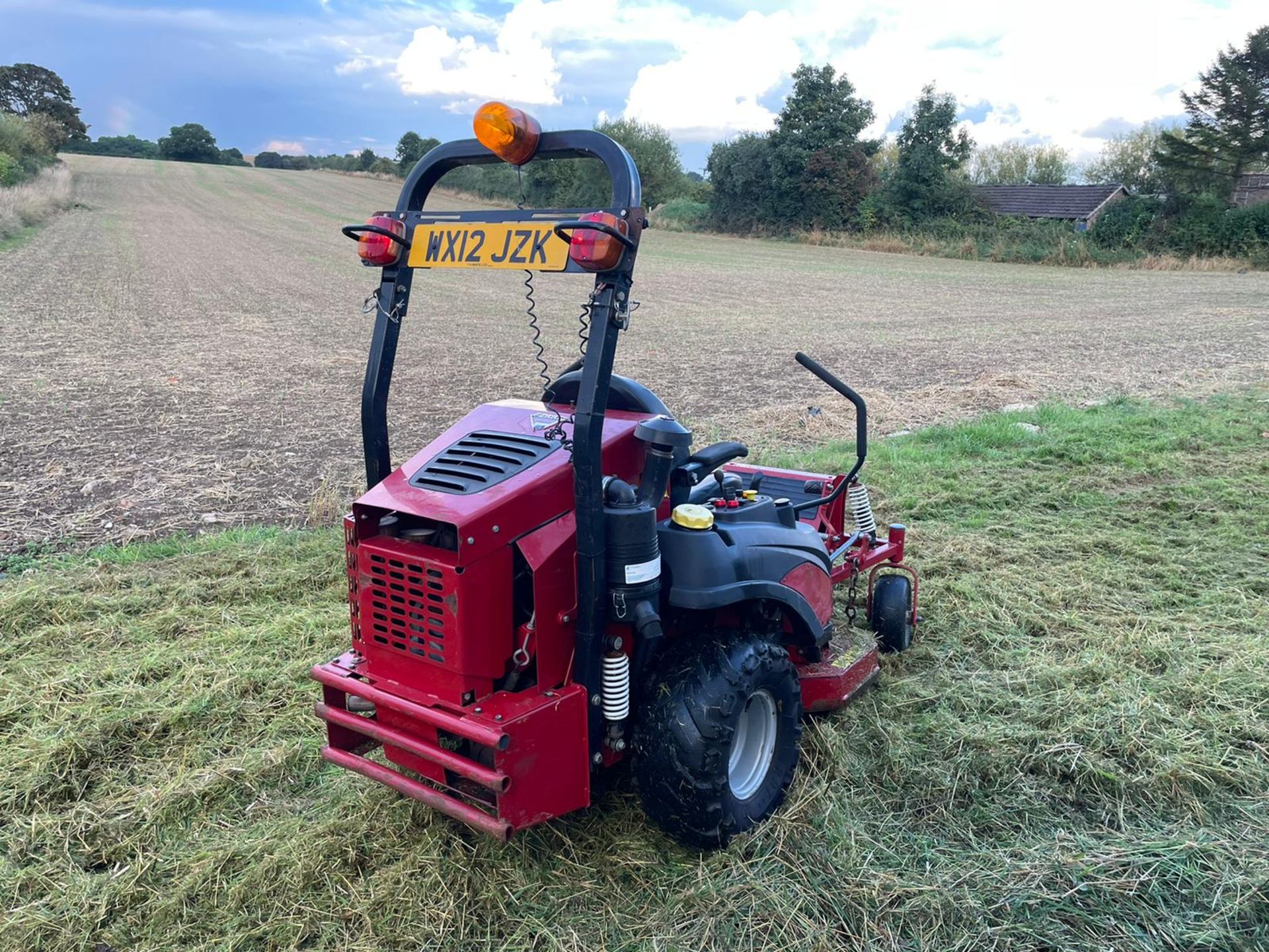 2012 FERRIS IS2500Z ZERO TURN MOWER, RUNS DRIVES AND CUTS WELL, ROAD REGISTERED, ROLL BAR *PLUS VAT* - Image 8 of 10