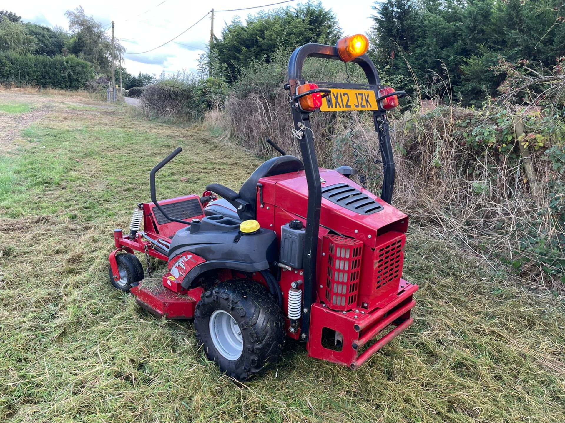 2012 FERRIS IS2500Z ZERO TURN MOWER, RUNS DRIVES AND CUTS WELL, ROAD REGISTERED, ROLL BAR *PLUS VAT* - Image 5 of 10