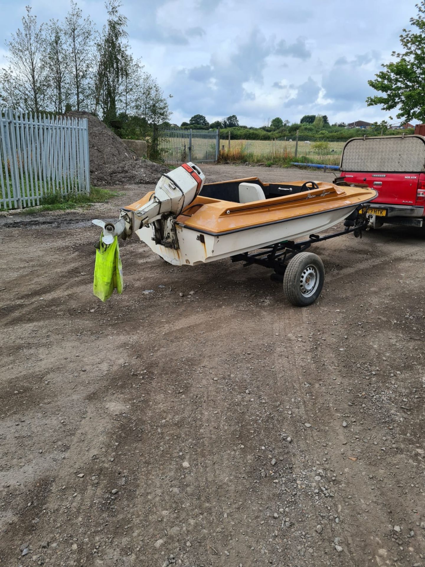 65hp 2 STROKE JOHNSON ENGINE SPEEDBOAT, RUNS DRIVES AND FLOATS *NO VAT* - Image 4 of 6