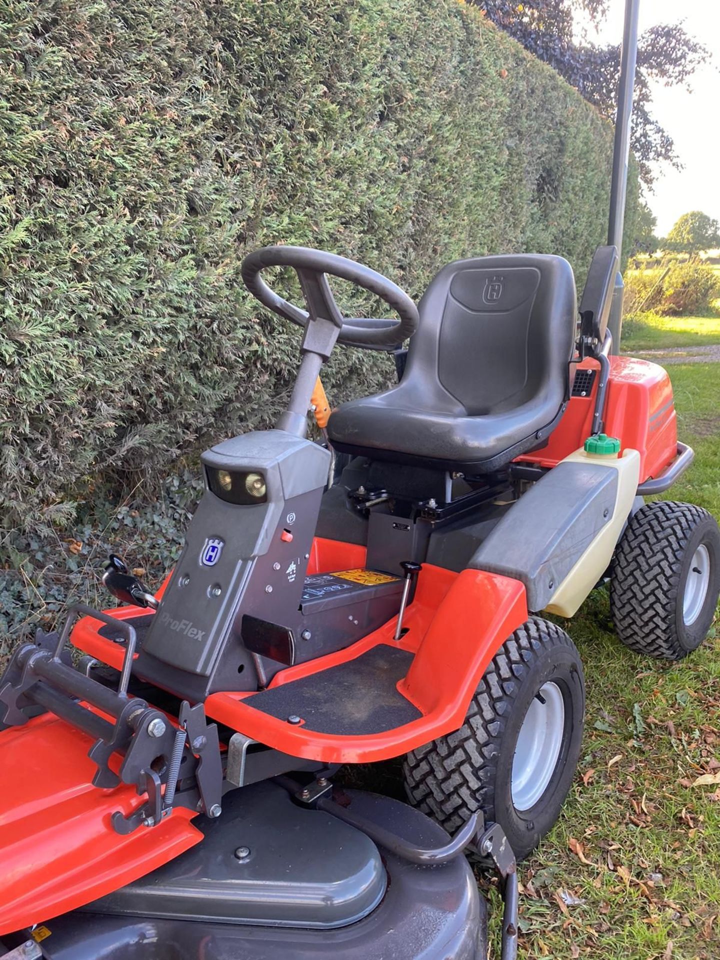 HUSQVARNA PRO FLEX 21 RIDE ON LAWN MOWER, HYDRAULIC UP AND DOWN DECK *NO VAT* - Image 8 of 11