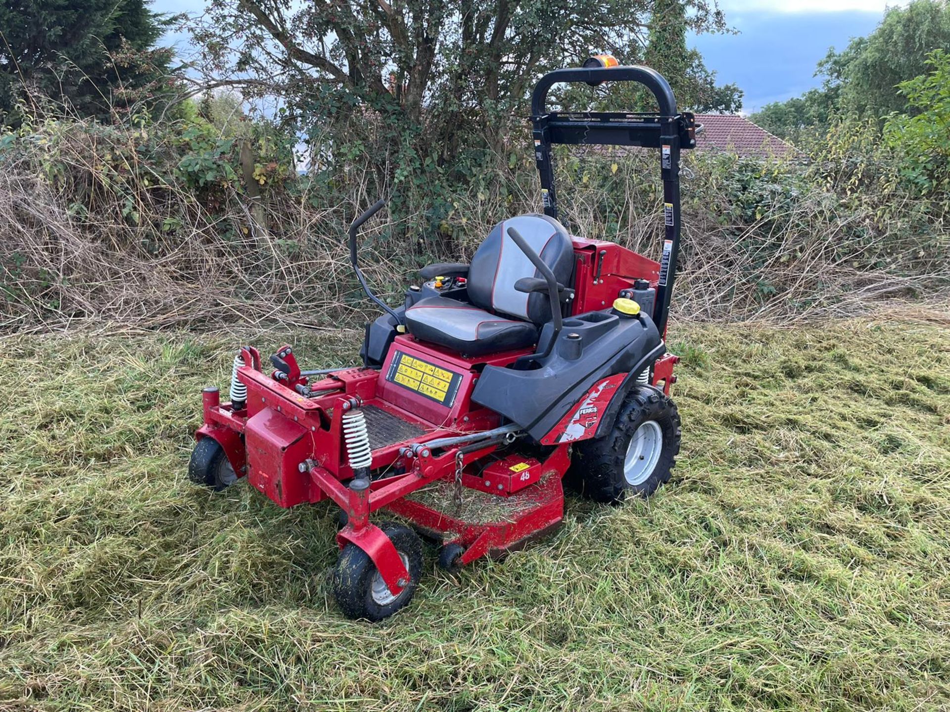 2012 FERRIS IS2500Z ZERO TURN MOWER, RUNS DRIVES AND CUTS WELL, ROAD REGISTERED, ROLL BAR *PLUS VAT* - Image 4 of 10