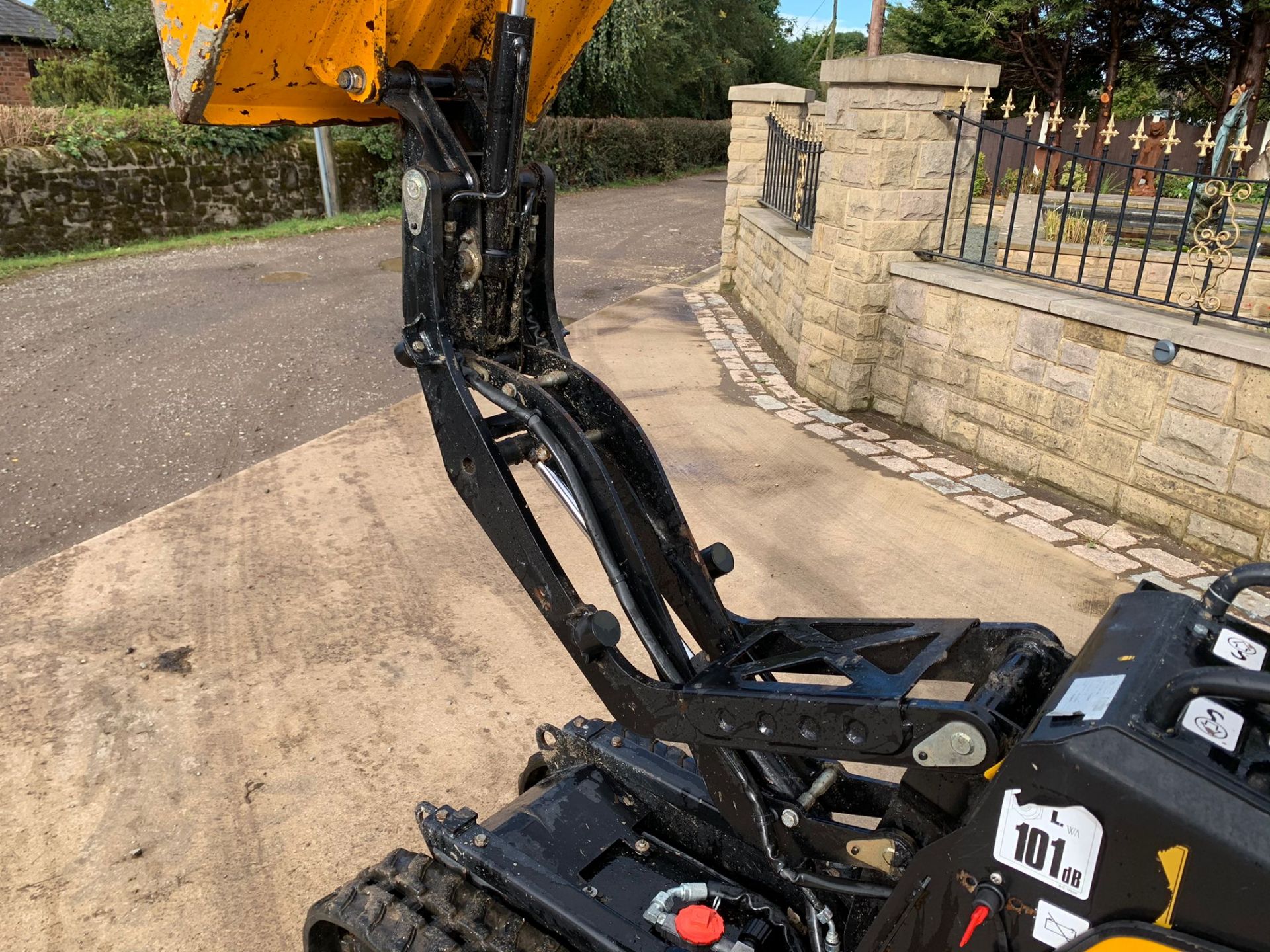 2018 JCB HTD-5 DIESEL TRACKED DUMPER, RUNS DRIVES AND WORKS WELL, HIGH TIP DUMP *PLUS VAT* - Image 6 of 12