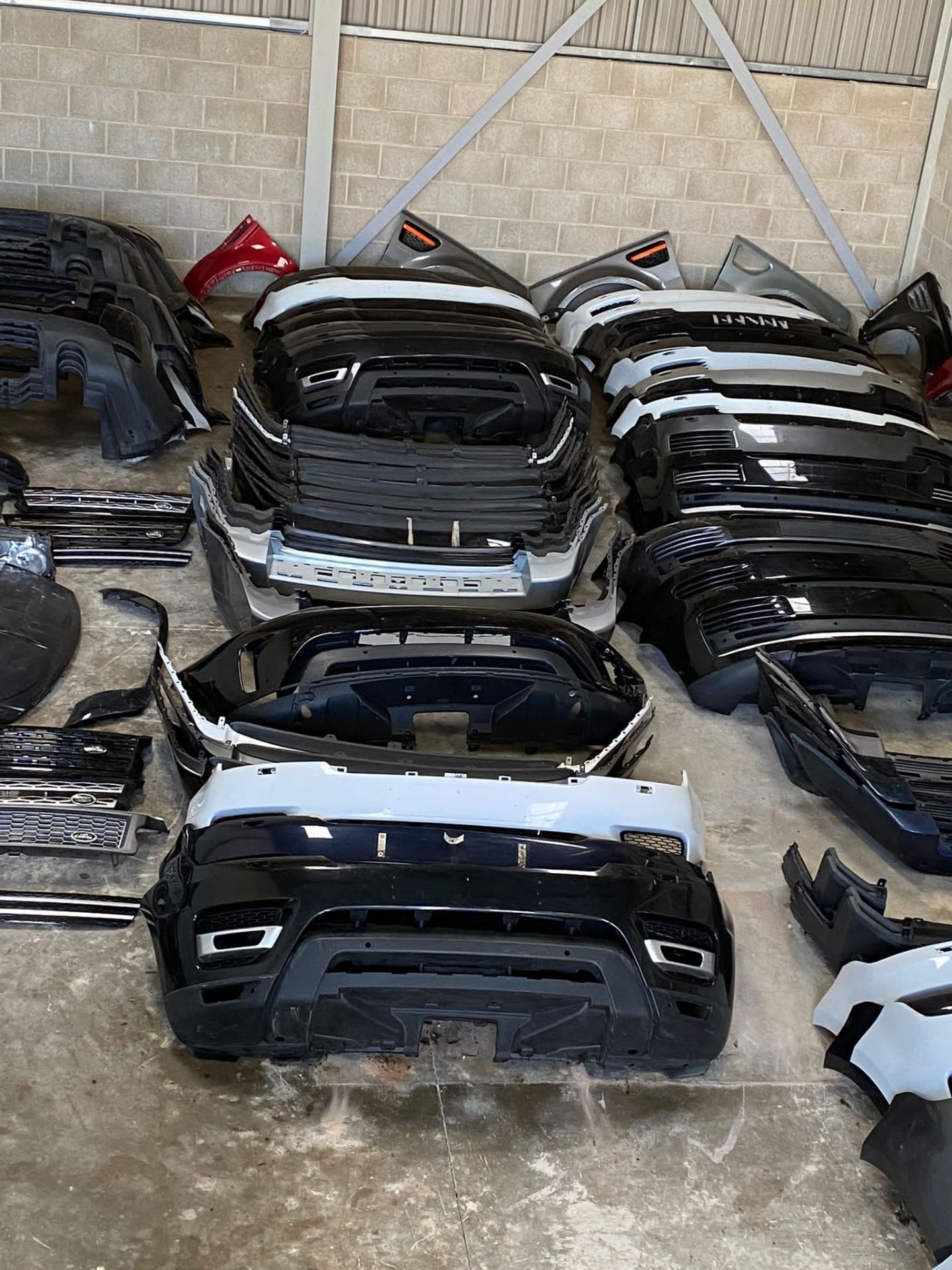 HUGE JOB LOT OF LATE MODEL LAND ROVER RANGE ROVER PARTS, RRP £46800, APPROX 400 ITEMS *PLUS VAT* - Image 12 of 39