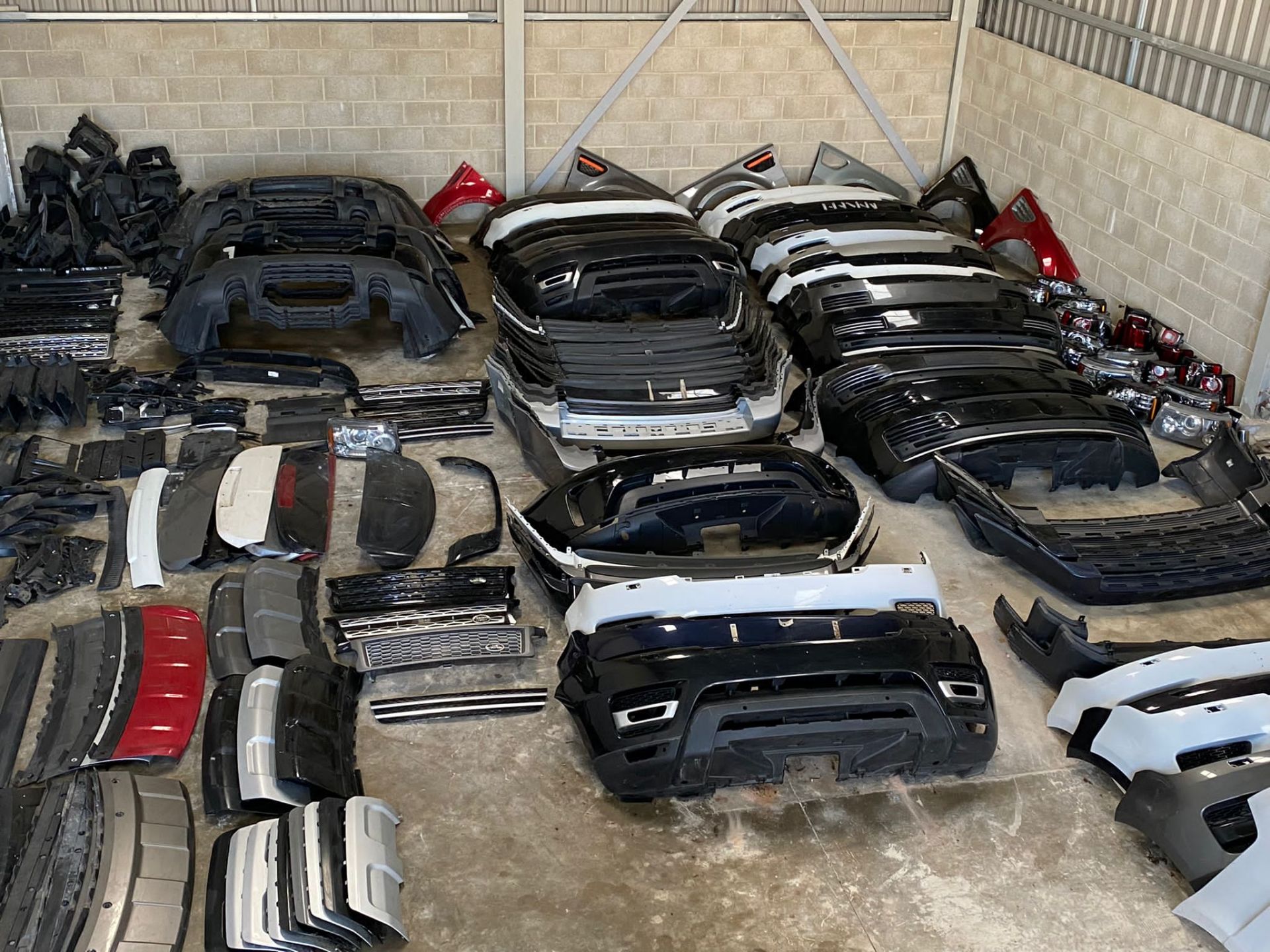 HUGE JOB LOT OF LATE MODEL LAND ROVER RANGE ROVER PARTS, RRP £46800, APPROX 400 ITEMS *PLUS VAT*