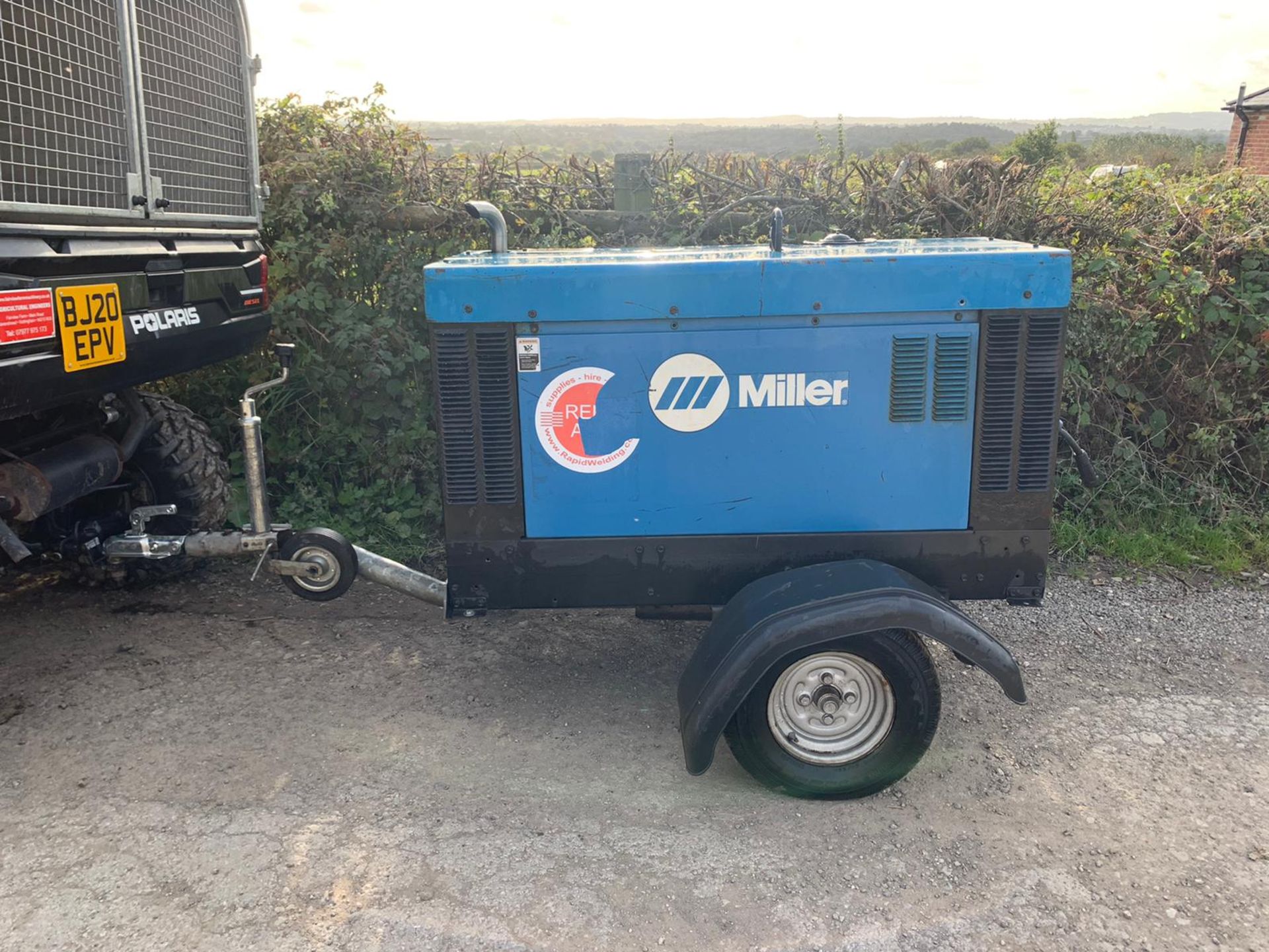 2007 MILLER BIG BLUE 400 X SINGLE AXLE TOW BEHIND WELDING GENERATOR, STARTS AND RUNS WELL