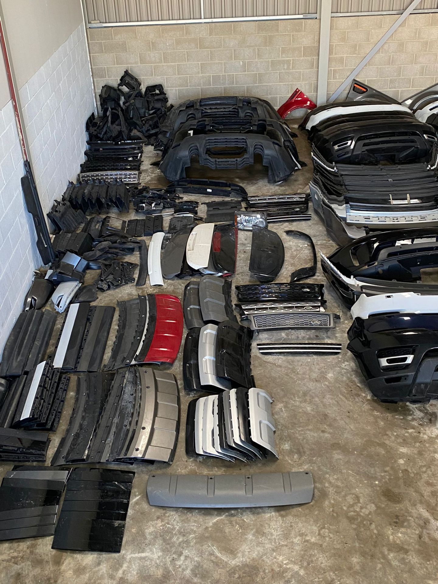 HUGE JOB LOT OF LATE MODEL LAND ROVER RANGE ROVER PARTS, RRP £46800, APPROX 400 ITEMS *PLUS VAT* - Image 10 of 39