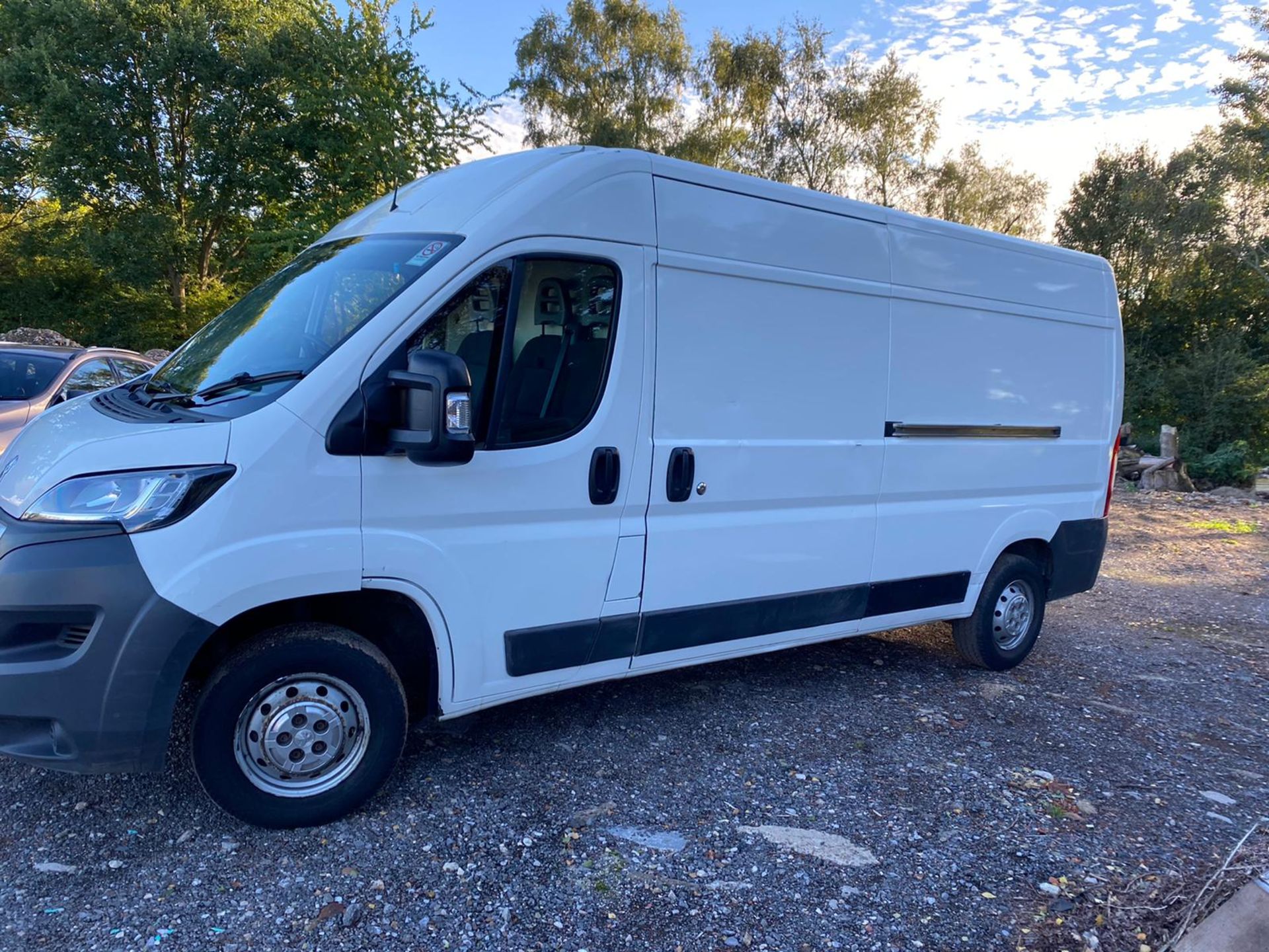 2018 PEUGEOT BOXER 335 PRO L3H2 BLUE HDI WHITE PANEL VAN, 100K MILES, 2.0 DIESEL *NO VAT* - Image 3 of 9