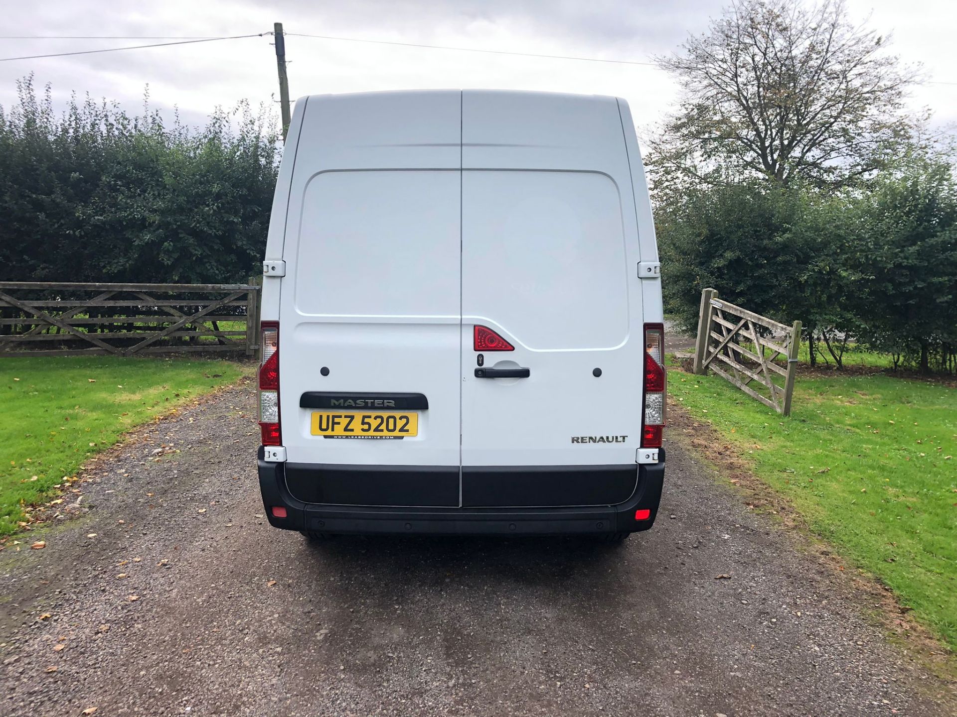 2014 RENAULT MASTER LM35 ENERGY DCI WHITE PANEL VAN, 111,390 MILES, 2.3 DIESEL *PLUS VAT* - Image 4 of 9