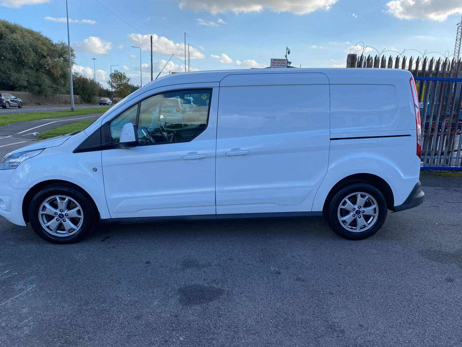 2017 FORD TRANSIT CONNECT 240 LIMITED WHITE PANEL VAN, 1.5 DIESEL, 125K MILES *PLUS VAT* - Image 4 of 13