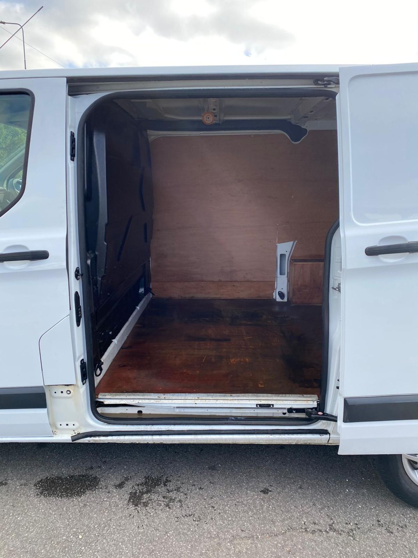 2018 FORD TRANSIT CUSTOM 290 WHITE PANEL VAN, 109K MILES, 2.0 DIESEL ENGINE *PLUS VAT* - Image 9 of 12