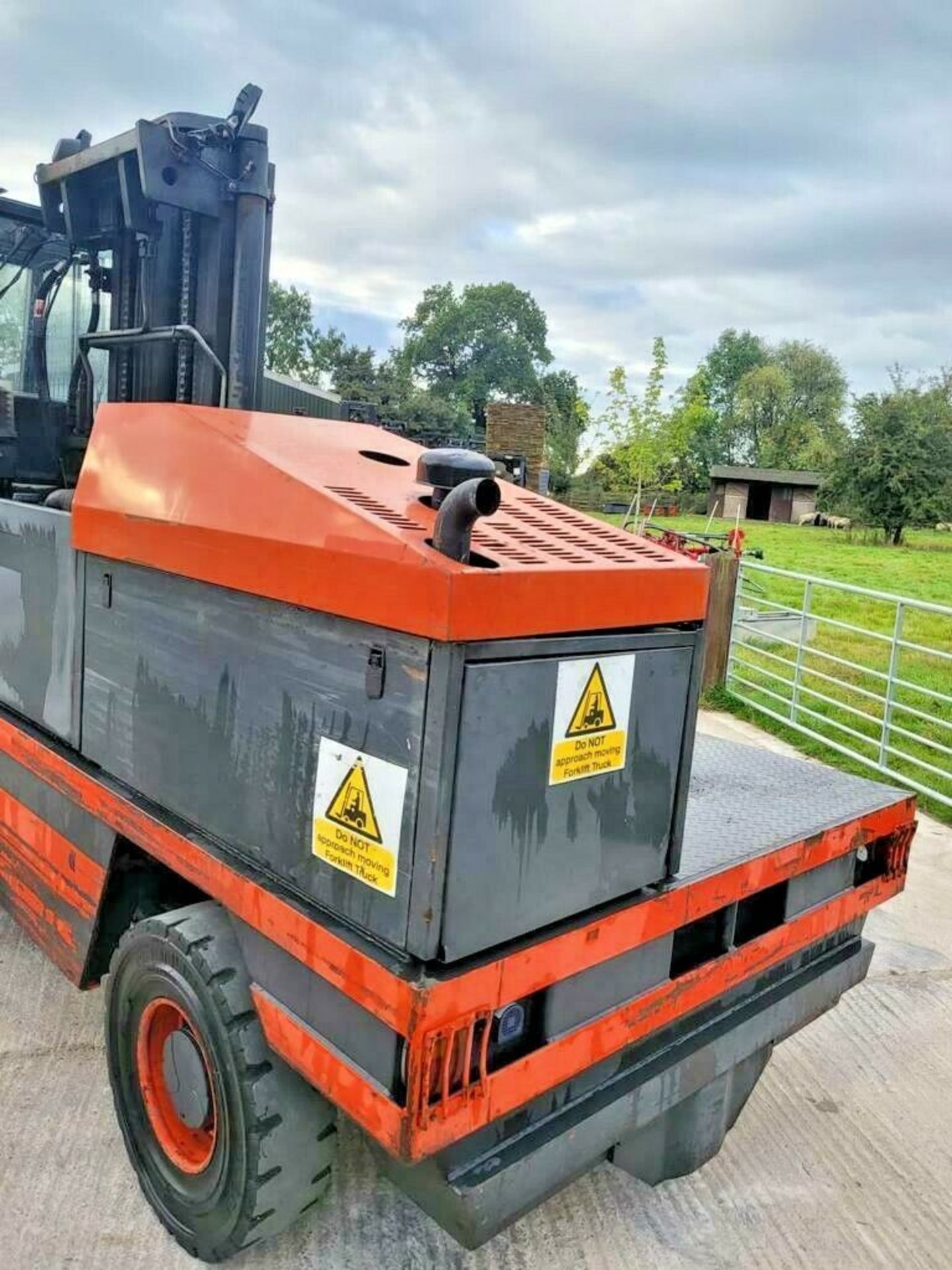 LINDE 5 TON S50 SIDE LOADER FORKLIFT, YEAR 2004, TRIPLE MAST, FREE LIFT, LIFTS UPTO 6.5 METRES - Image 4 of 6