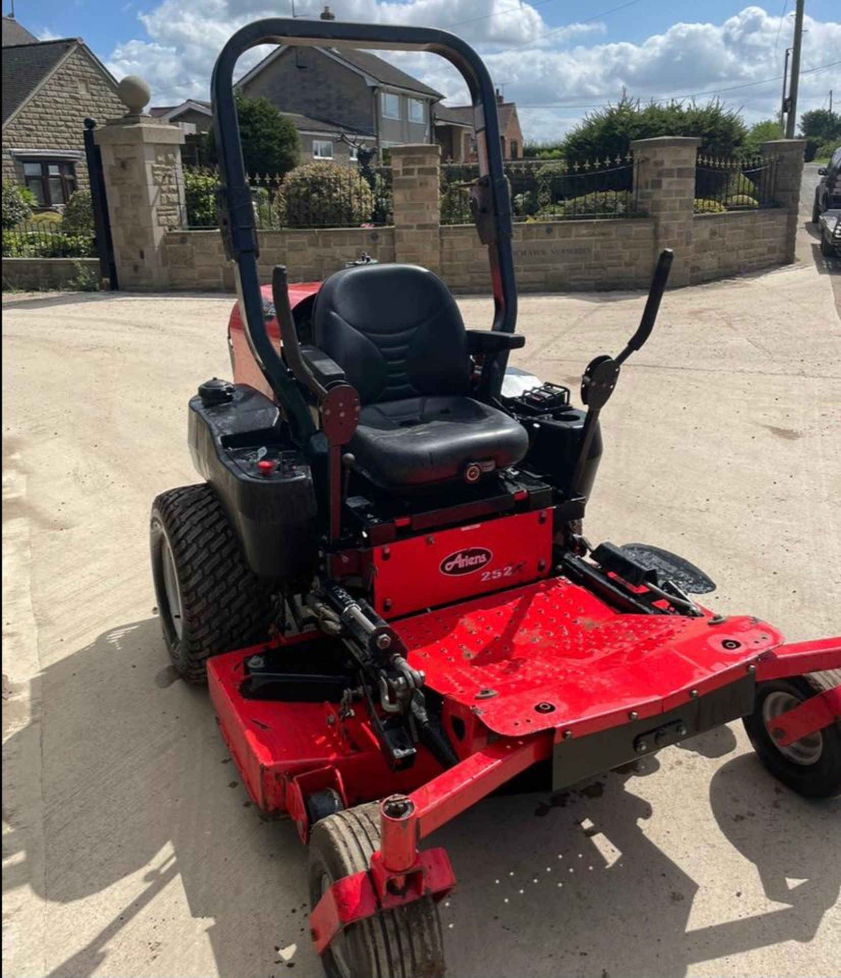 ARIENS 252 DIESEL ZERO TURN MOWER, RUNS DRIVES AND CUTS, GOOD SOLID TRIPLE BLADE DECK, ROLL BAR - Image 5 of 6