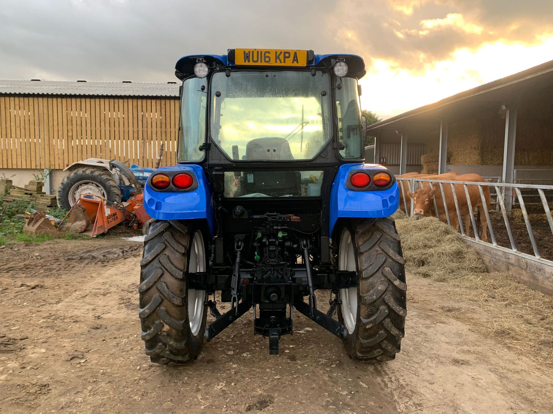 2016 NEW HOLLAND T455 55hp TRACTOR, RUNS DRIVES AND WORKS, CABBED, ROAD REGISTERED *PLUS VAT* - Image 5 of 15