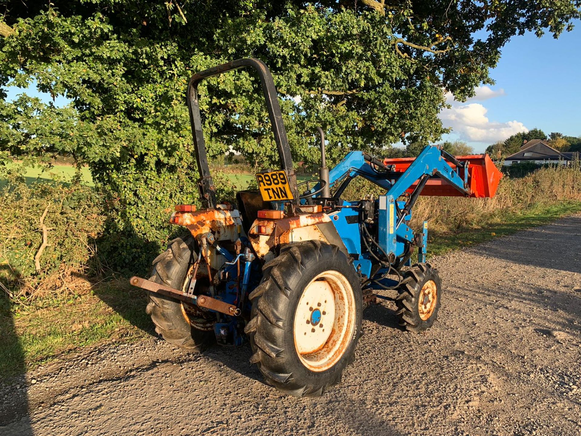 FORD 1720 28hp 4WD COMPACT TRACTOR WITH LEWIS 35Q FRONT LOADER AND BUCKET, RUNS DRIVES LIFTS WELL - Image 7 of 12