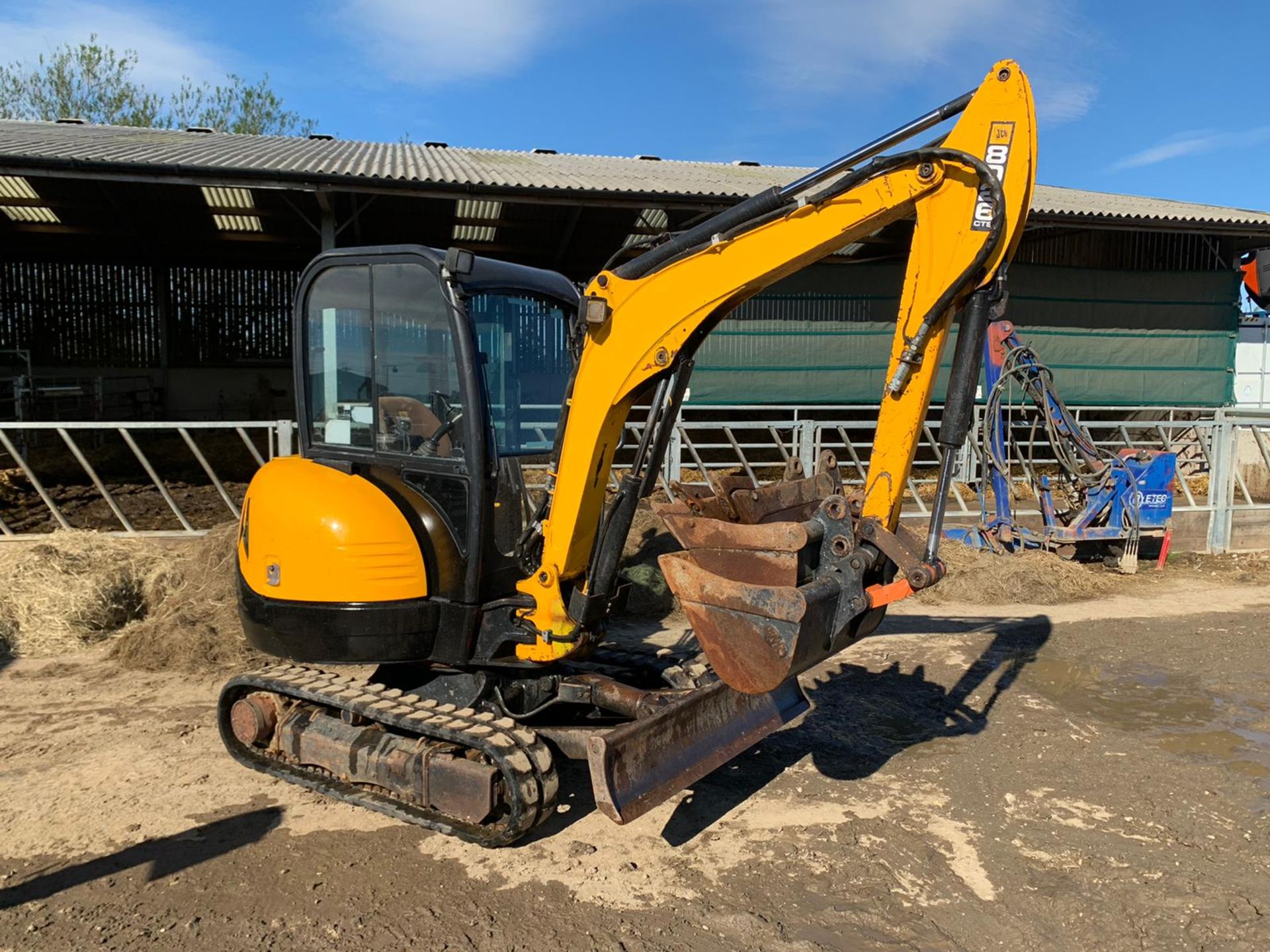 2012 JCB 8026 2.6 TON DIGGER, RUNS DRIVES AND DIGS WELL, SHOWING A LOW AND GENUINE 3045 HOURS - Image 3 of 24