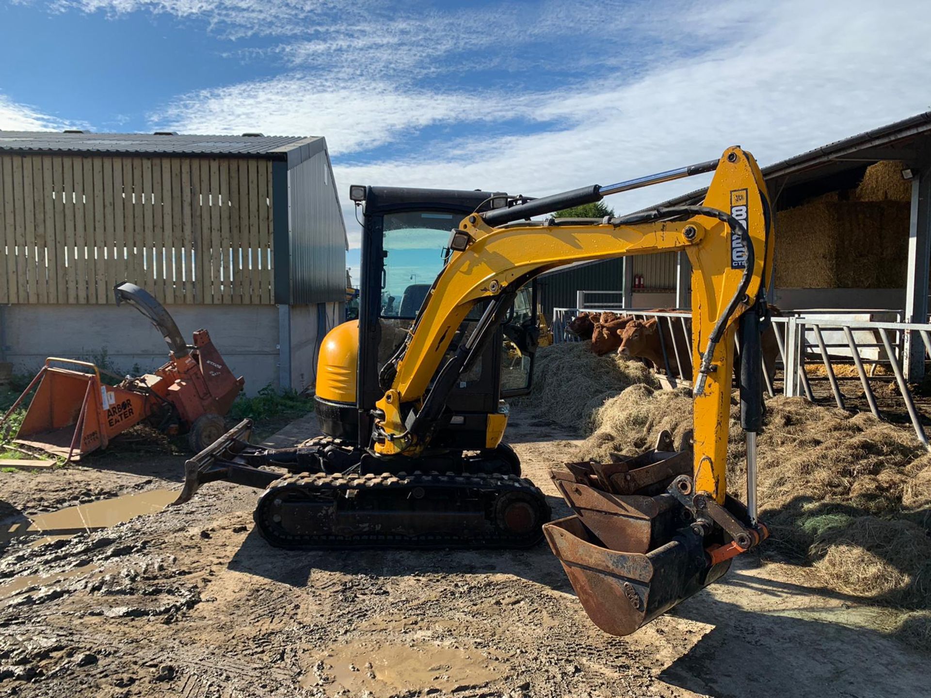 2012 JCB 8026 2.6 TON DIGGER, RUNS DRIVES AND DIGS WELL, SHOWING A LOW AND GENUINE 3045 HOURS - Image 7 of 24