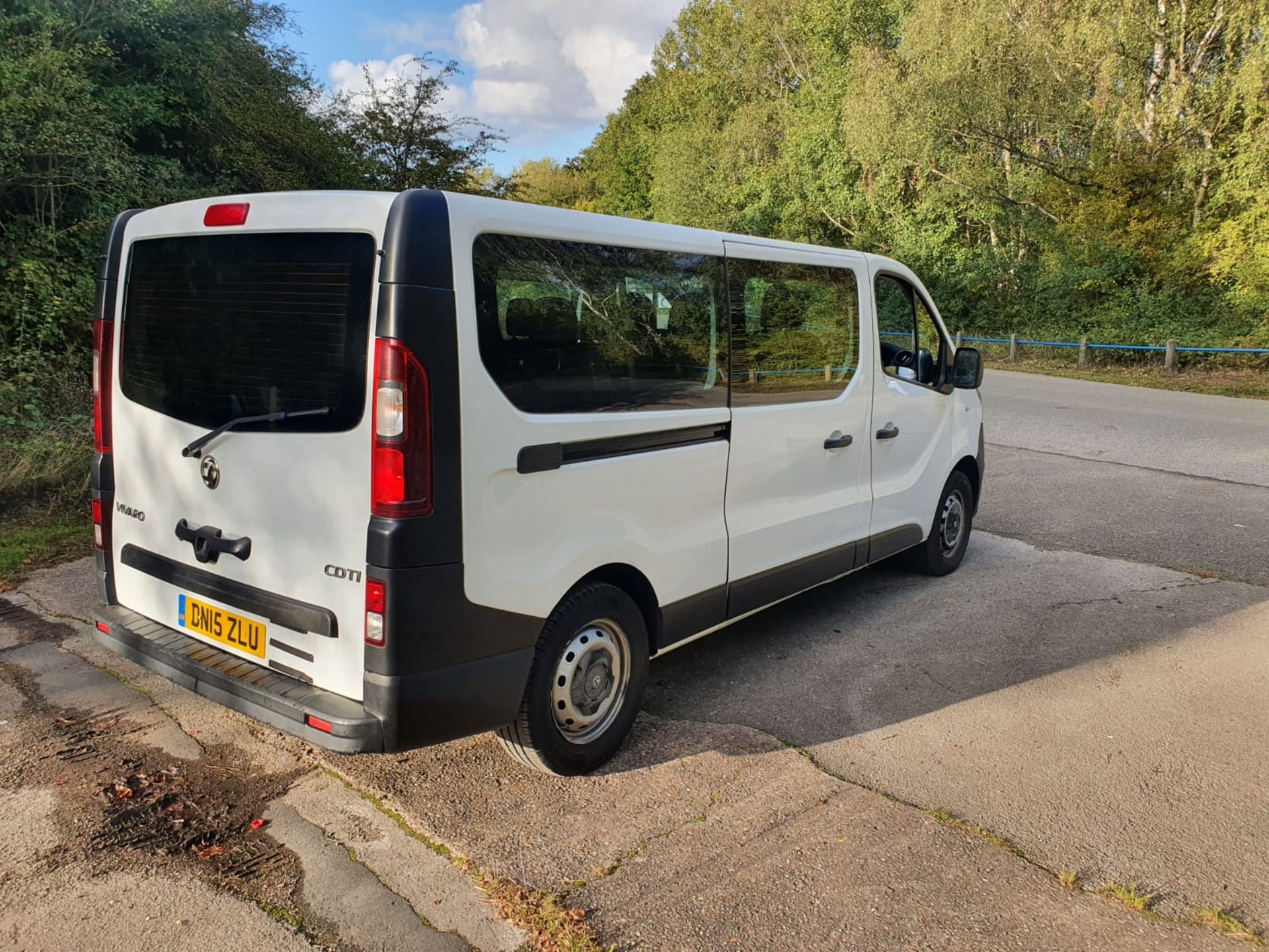 2015 VAUXHALL VIVARO CDTI WHITE MPV, 1.6 DIESEL ENGINE, SHOWING 98,446 MILES *NO VAT* - Image 6 of 18