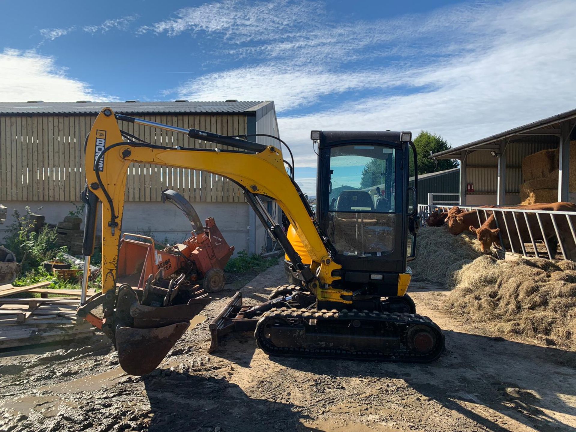 2012 JCB 8026 2.6 TON DIGGER, RUNS DRIVES AND DIGS WELL, SHOWING A LOW AND GENUINE 3045 HOURS - Image 8 of 24