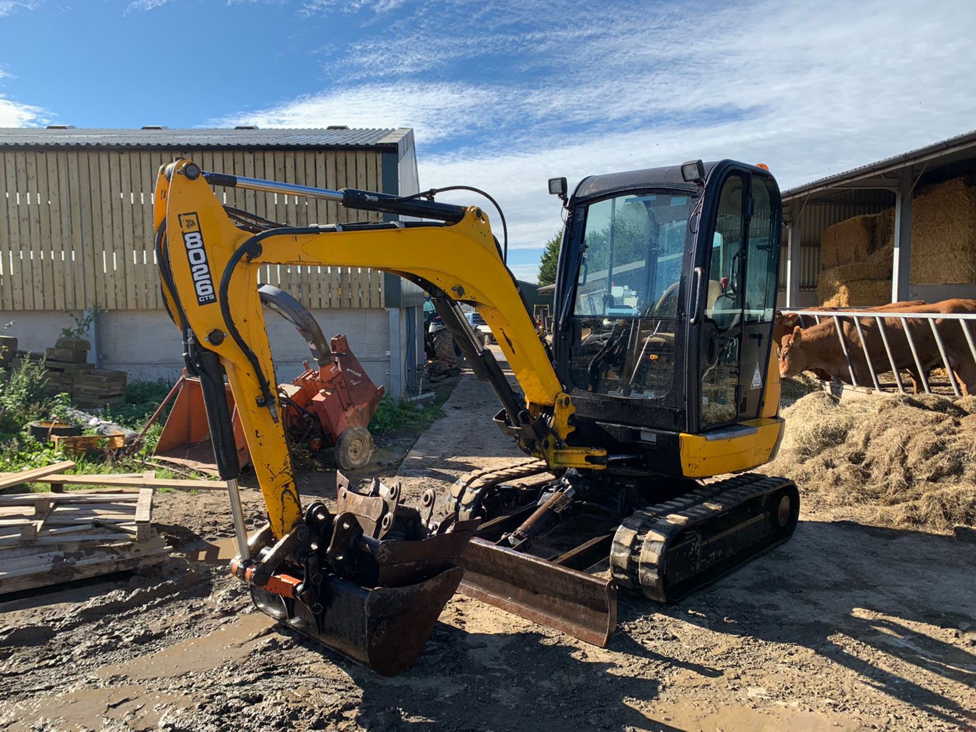 2012 JCB 8026 2.6 TON DIGGER, RUNS DRIVES AND DIGS WELL, SHOWING A LOW AND GENUINE 3045 HOURS - Image 2 of 24