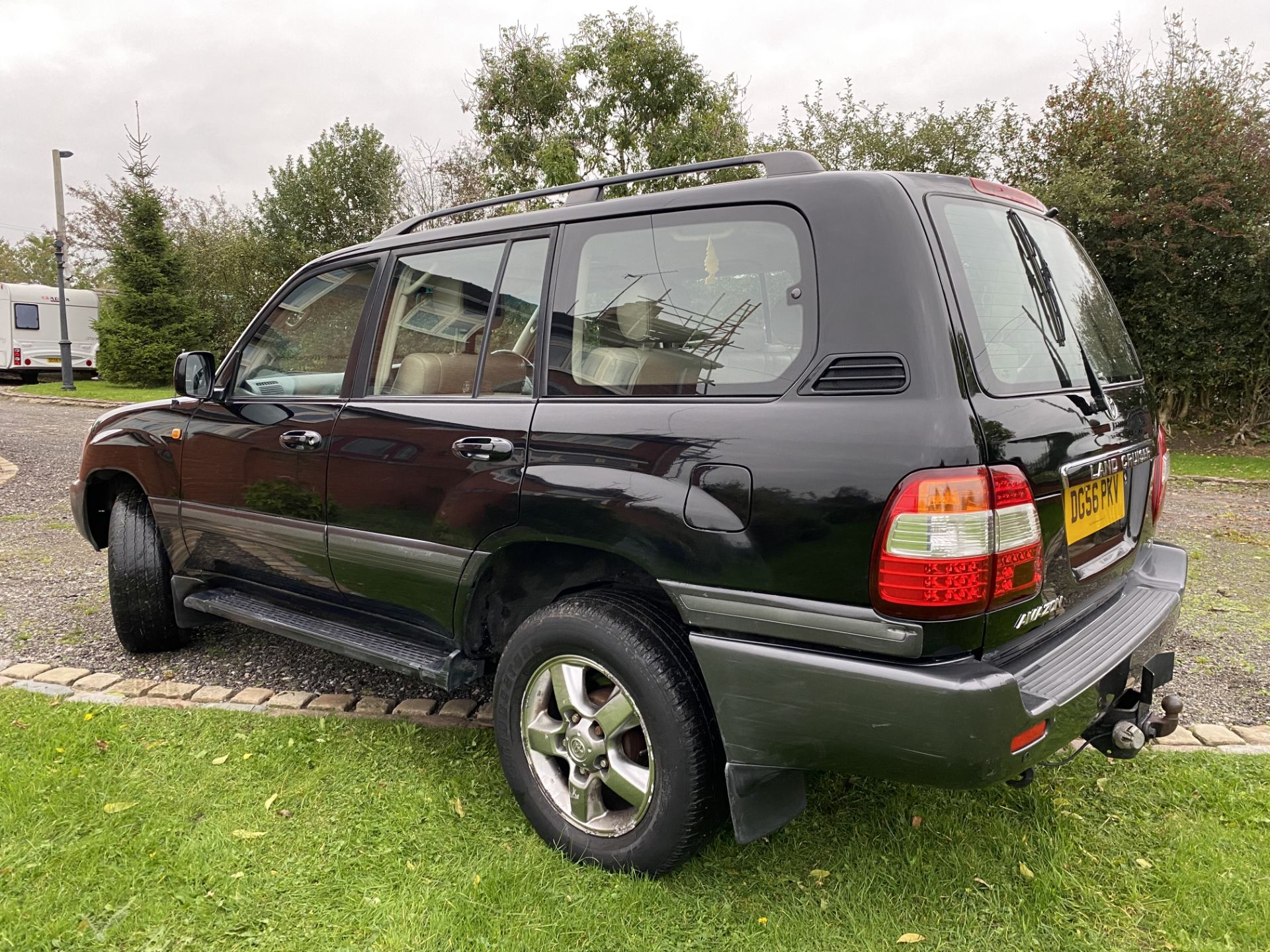 2006 TOYOTA LANDCRUISER AMAZON 4.2 DIESEL AUTO 7 SEAT BLACK ESTATE, 156,722 MILES WARRANTED - Image 3 of 7