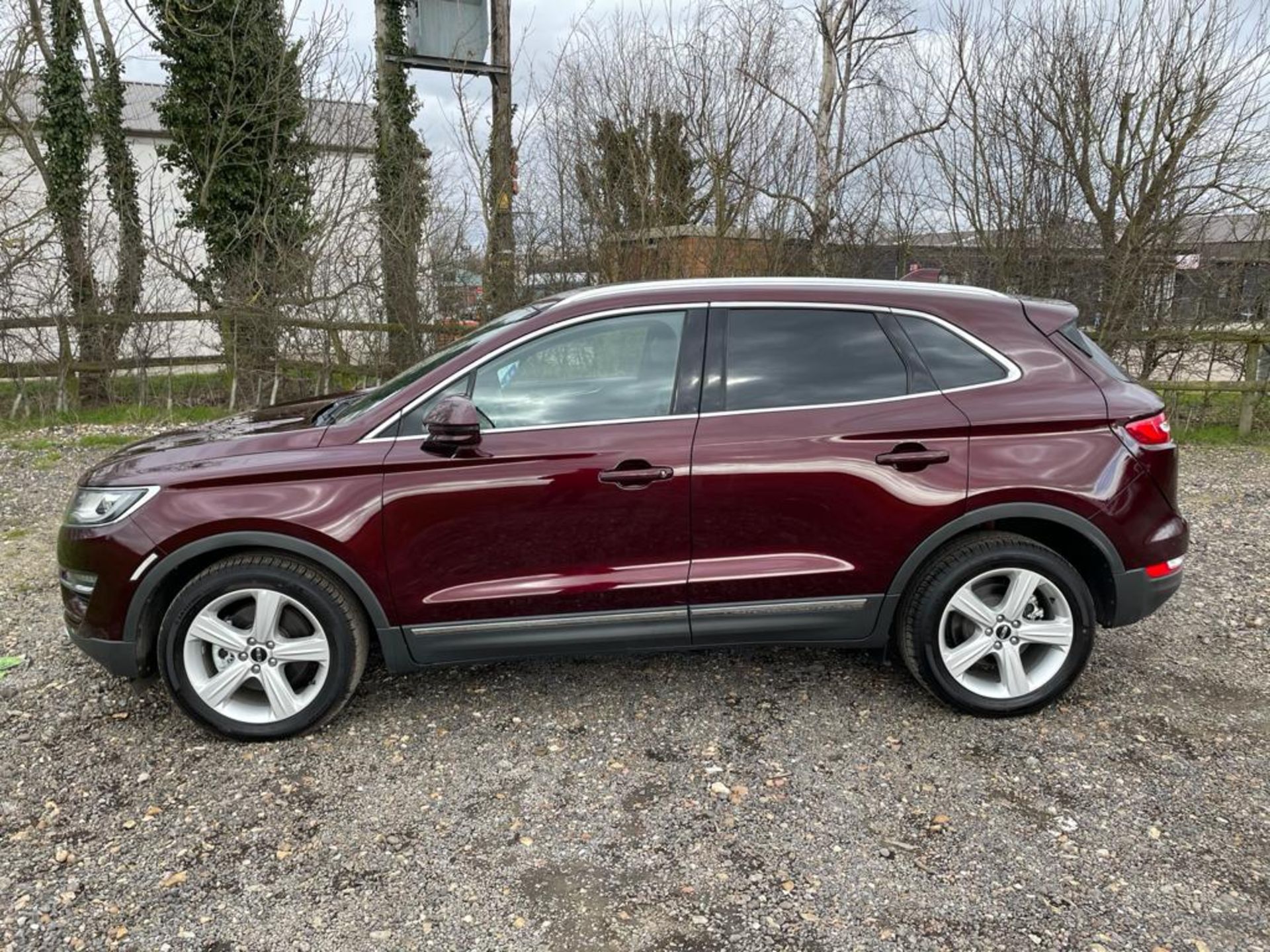 69 PLATE, PRE-REGISTERED 2017MY, LINCOLN MKC PREMIER 2.0L TURBO PETROL ECOBOOST (200bhp) AUTOMATIC - Image 4 of 14