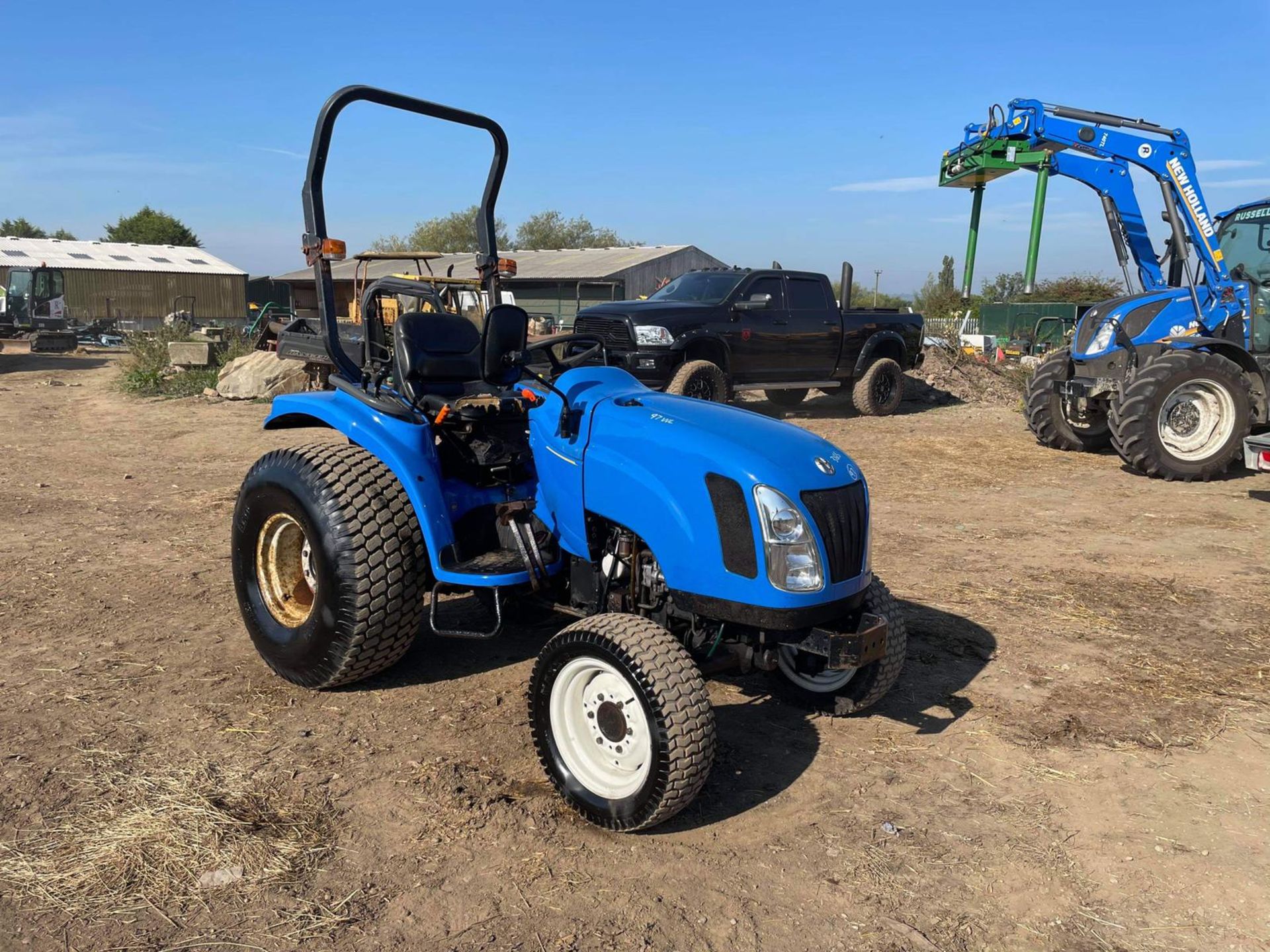 2005 NEW HOLLAND TC27DA 27hp 4WD COMPACT TRACTOR, RUNS DRIVES AND WORKS WELL, ROAD REGISTERED - Image 2 of 13