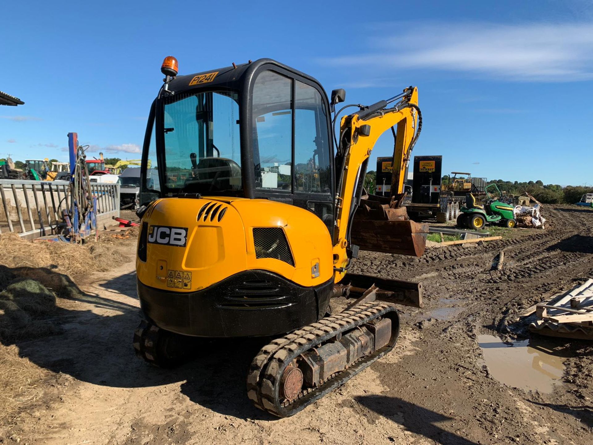 2012 JCB 8026 2.6 TON DIGGER, RUNS DRIVES AND DIGS WELL, SHOWING A LOW AND GENUINE 3045 HOURS - Image 5 of 24