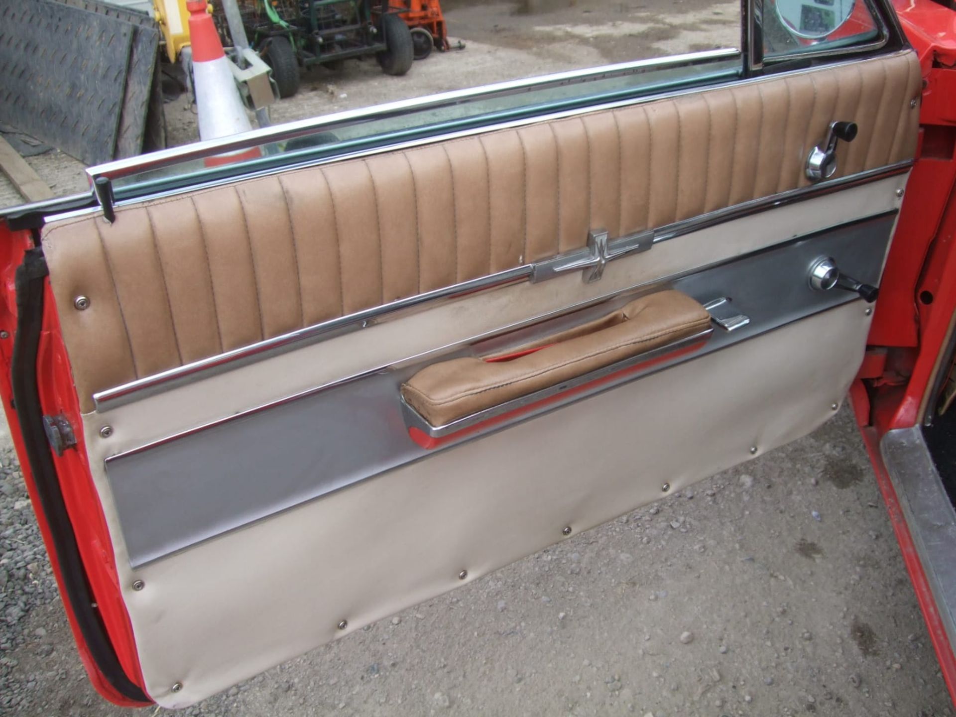 1963 OLDSMOBILE, STARFIRE COUPE, RARE CAR! SHOWING 71,026 MILES, MOT AND TAX EXEMPT *NO VAT* - Image 8 of 11