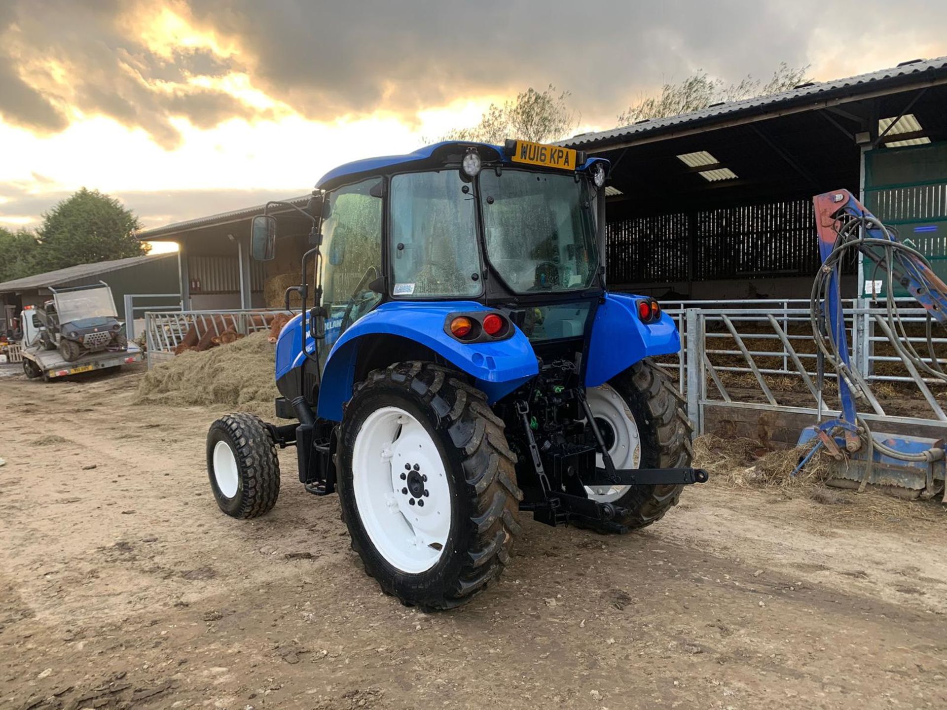 2016 NEW HOLLAND T455 55hp TRACTOR, RUNS DRIVES AND WORKS, CABBED, ROAD REGISTERED *PLUS VAT* - Image 4 of 15