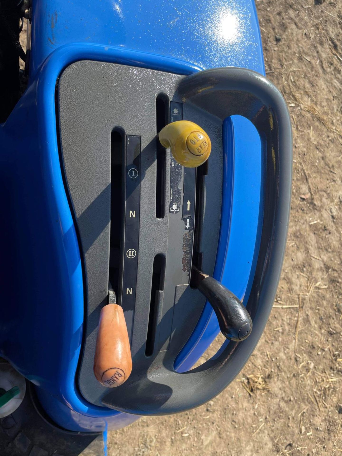 2005 NEW HOLLAND TC27DA 27hp 4WD COMPACT TRACTOR, RUNS DRIVES AND WORKS WELL, ROAD REGISTERED - Image 11 of 13