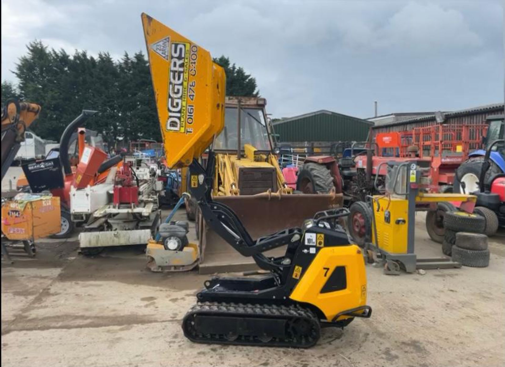 2018 JCB HTD-5 DIESEL TRACKED DUMPER, RUNS DRIVES AND WORKS WELL, HIGH TIP DUMP *PLUS VAT* - Image 3 of 7