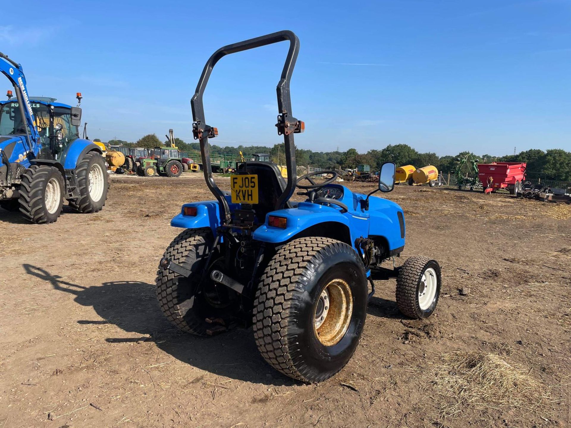 2005 NEW HOLLAND TC27DA 27hp 4WD COMPACT TRACTOR, RUNS DRIVES AND WORKS WELL, ROAD REGISTERED - Image 7 of 13