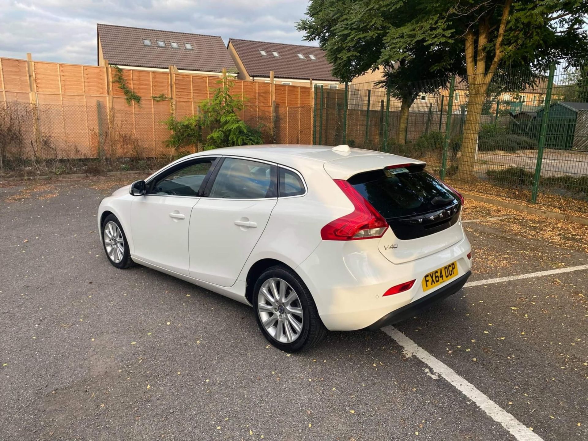 2014/64 VOLVO V40 SE LUX D2 WHITE HATCHBACK, 1.5 DIESEL ENGINE, 1 PREVIOUS KEEPERS *NO VAT* - Image 4 of 15