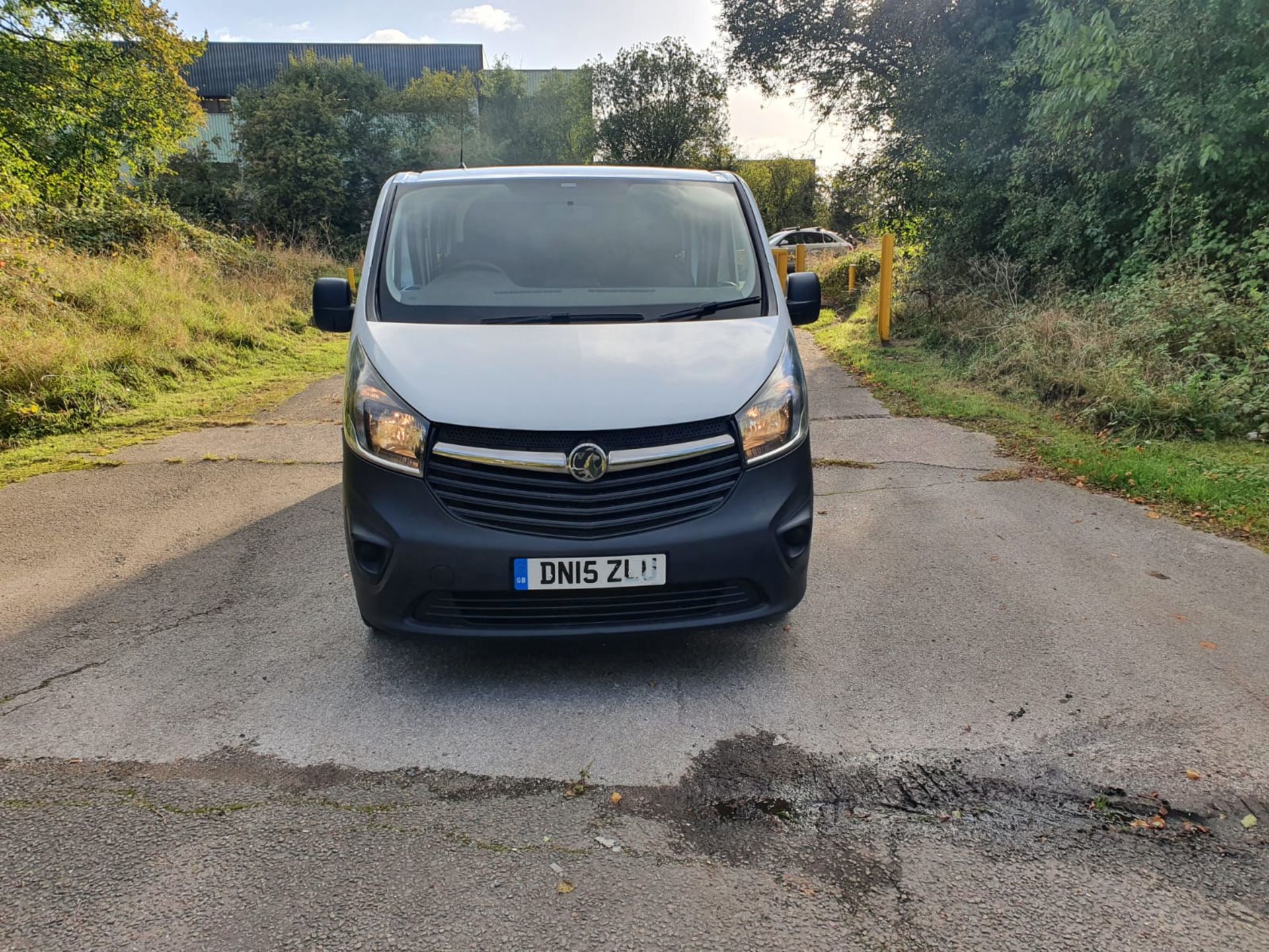 2015 VAUXHALL VIVARO CDTI WHITE MPV, 1.6 DIESEL ENGINE, SHOWING 98,446 MILES *NO VAT* - Image 2 of 18