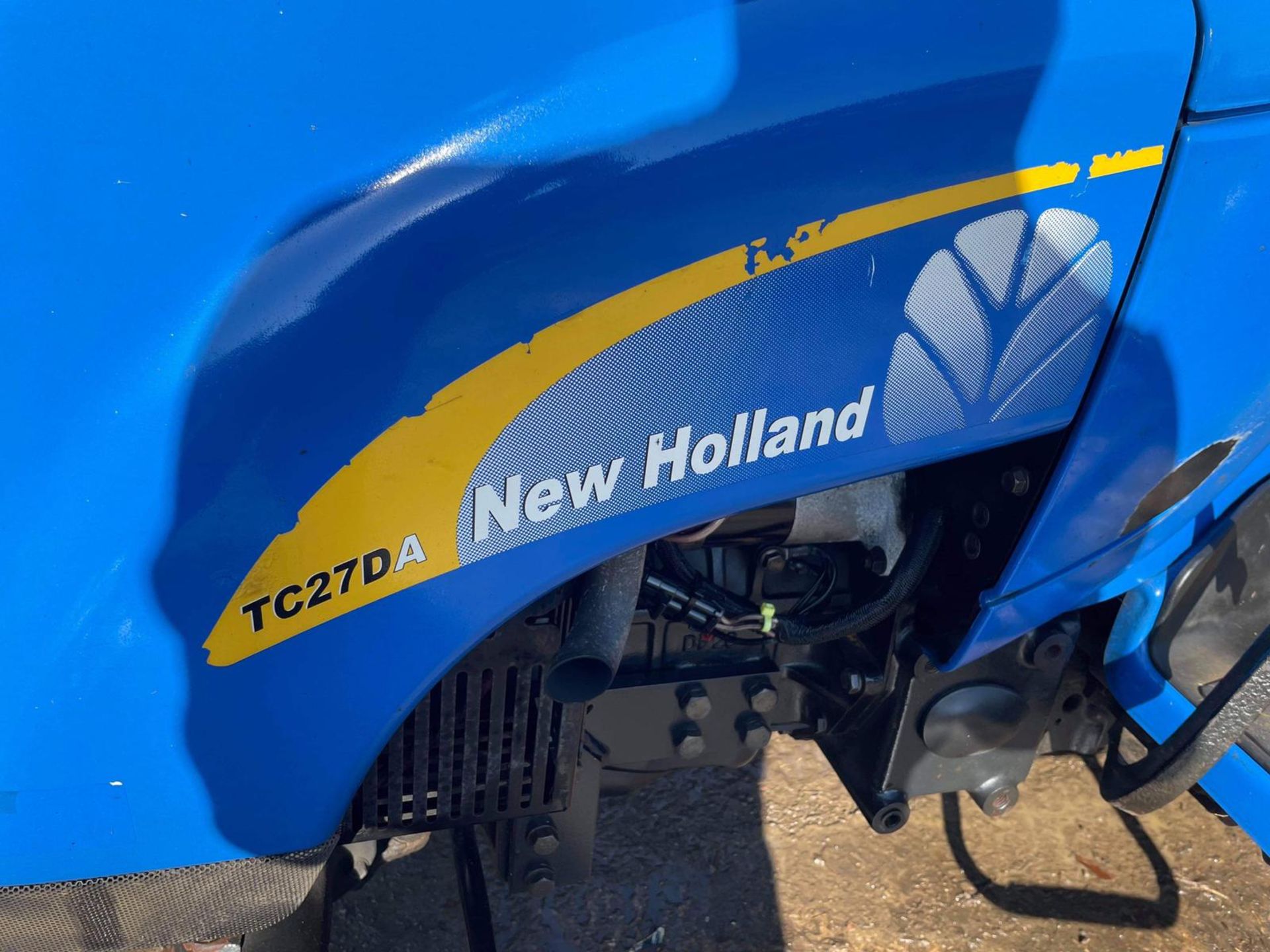 2005 NEW HOLLAND TC27DA 27hp 4WD COMPACT TRACTOR, RUNS DRIVES AND WORKS WELL, ROAD REGISTERED - Image 10 of 13