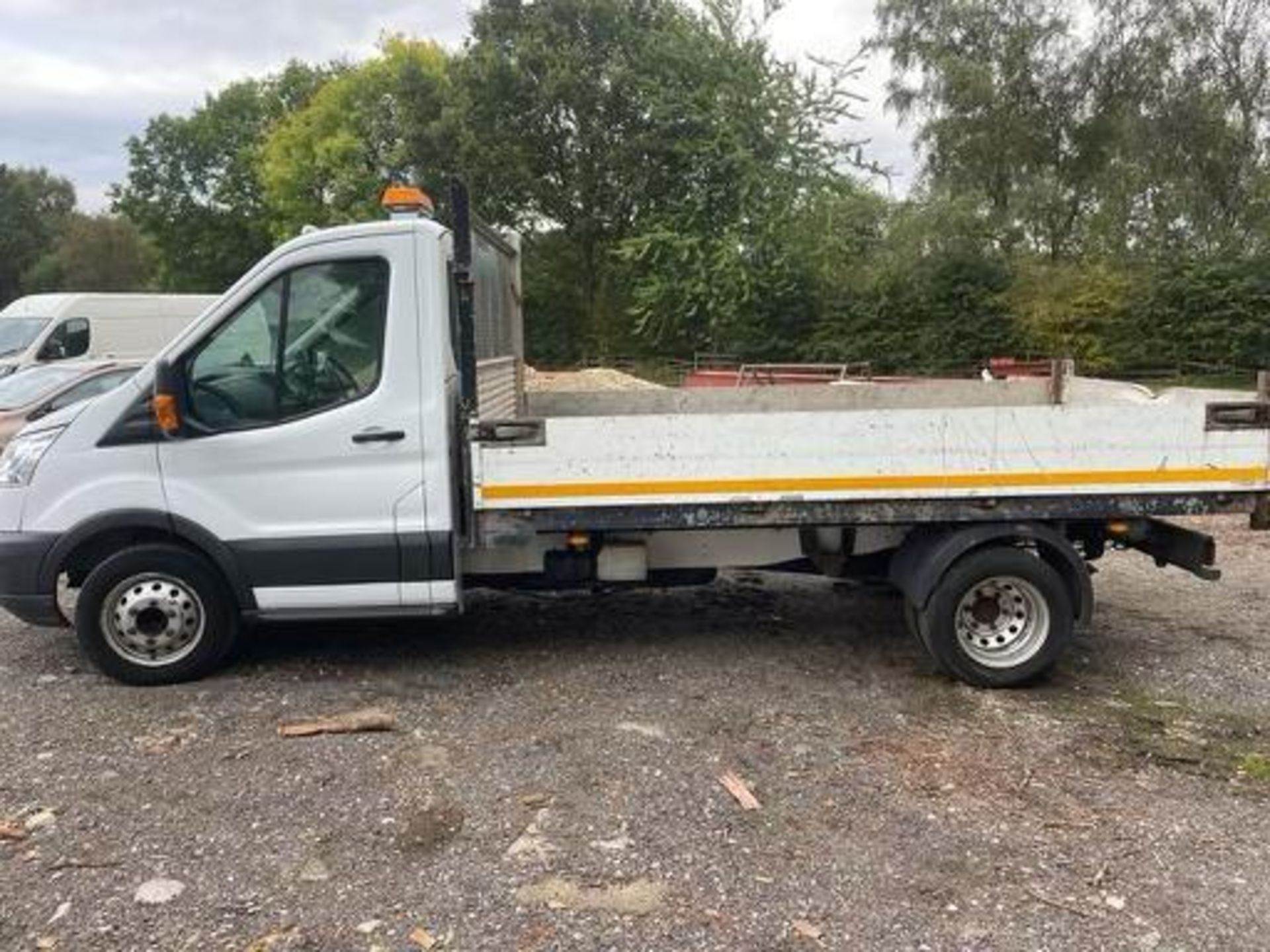 2015/65 FORD TRANSIT 350 TIPPER, 130K MILES, SHOWING 1 PREVIOUS KEEPERS, 2.2 DIESEL *PLUS VAT* - Image 4 of 9