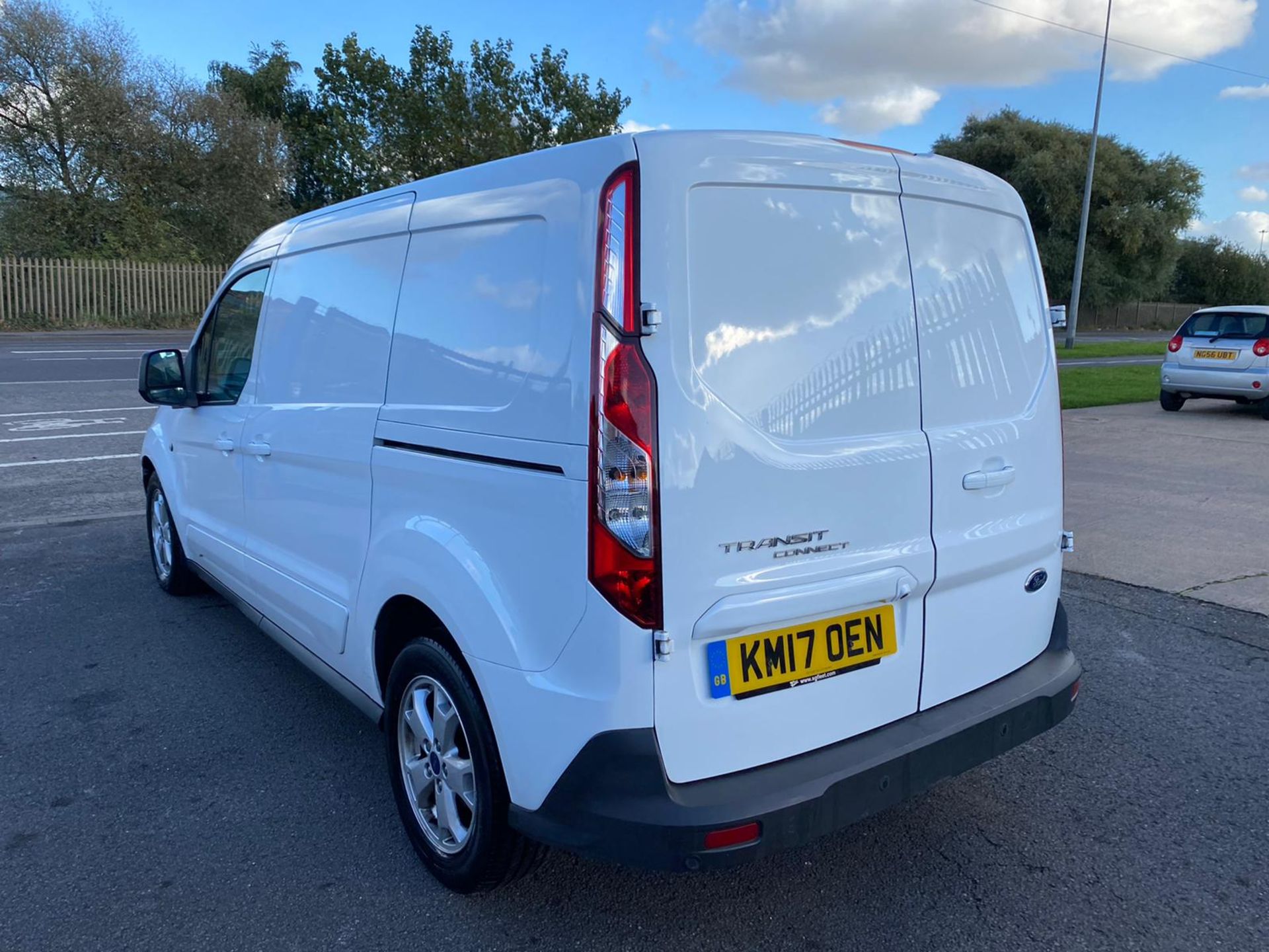 2017 FORD TRANSIT CONNECT 240 LIMITED WHITE PANEL VAN, 1.5 DIESEL, 125K MILES *PLUS VAT* - Image 5 of 13