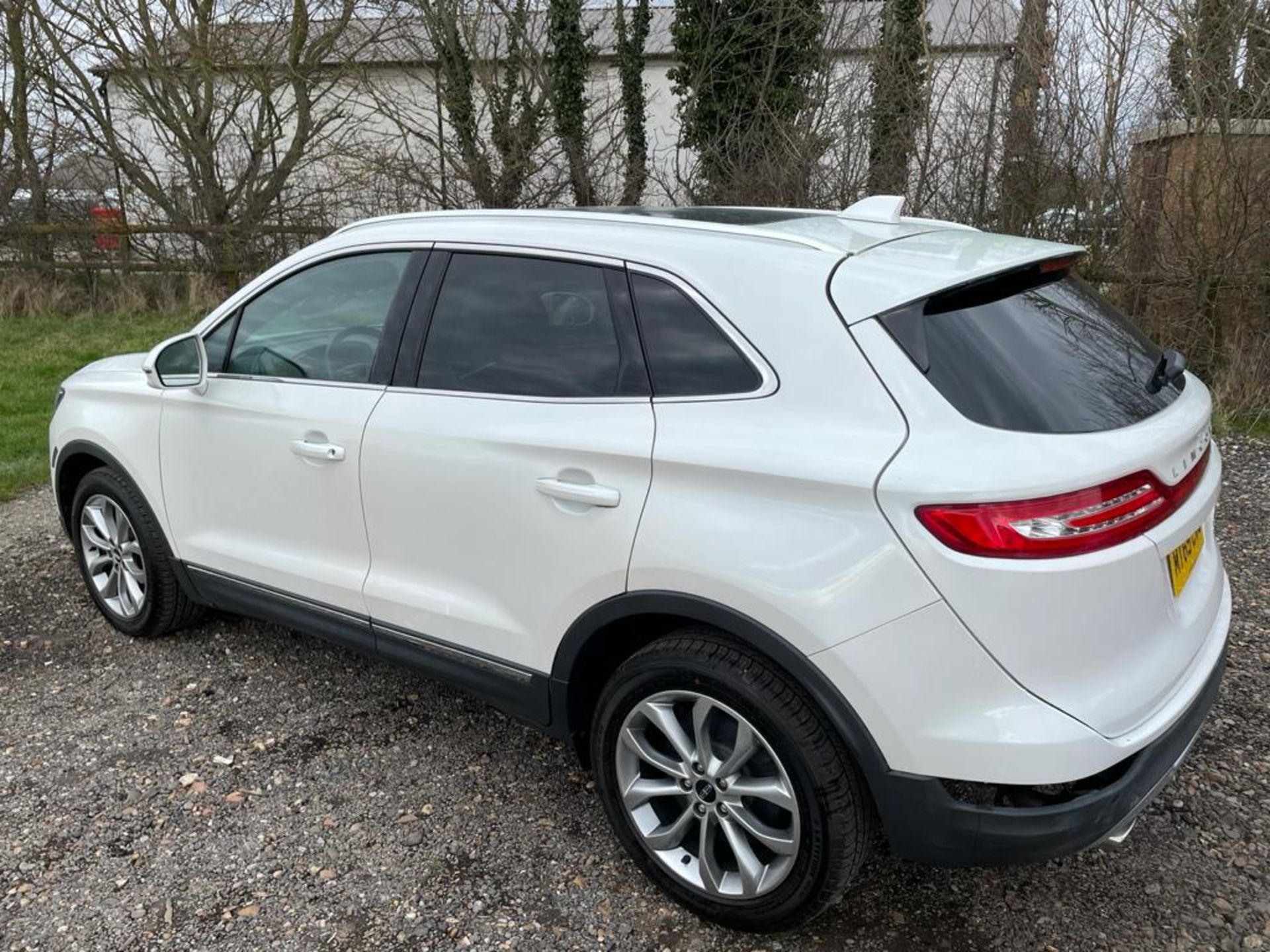 69 REG LINCOLN MKC RESERVE 2.0L ECOBOOST, 200bhp, PLATINUM WHITE WITH CAPPUCCINO LEATHER INTERIOR - Image 5 of 13