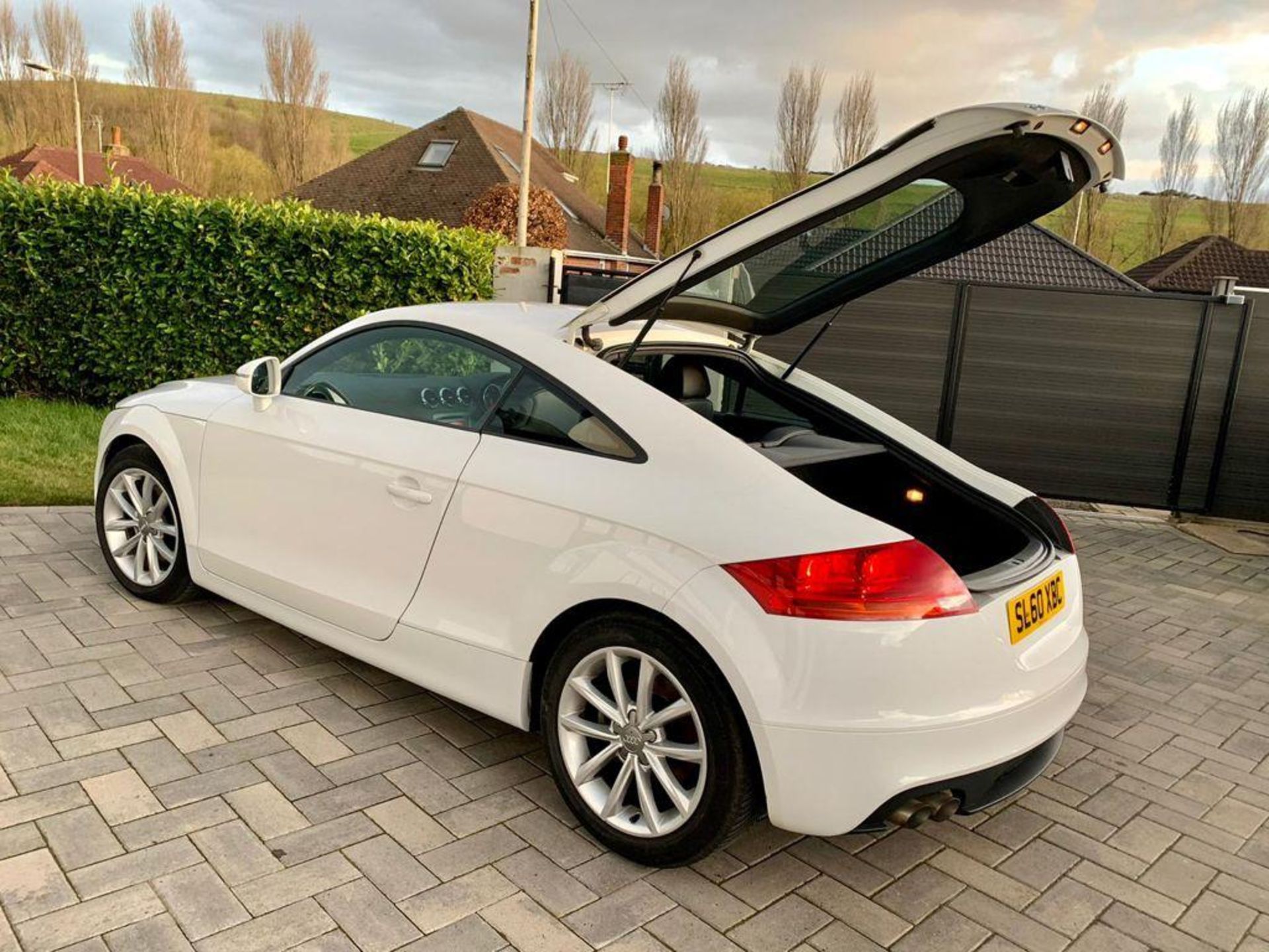 2010/60 AUDI TT SPORT TDI QUATTRO WHITE COUPE, 2.0 DIESEL ENGINE, 81,376 MILES *NO VAT* - Image 11 of 24