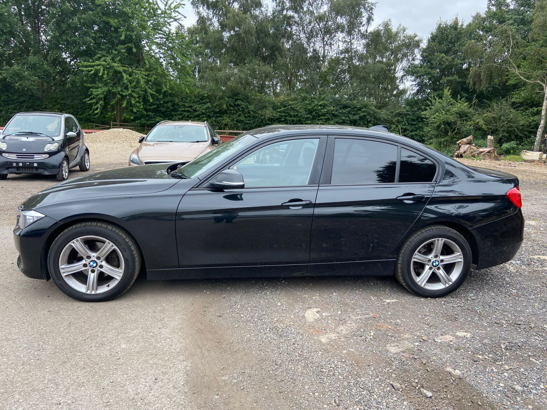 2012/62 BMW 318D SE BLACK SALOON, 109K MILES, 2.0 DIESEL ENGINE, 6 SPEED MANUAL *NO VAT* - Image 4 of 13