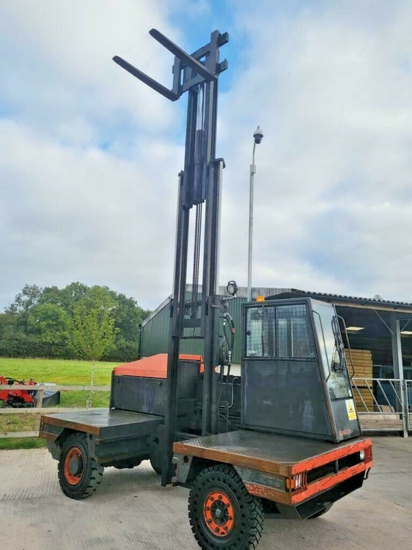 LINDE 5 TON S50 SIDE LOADER FORKLIFT, YEAR 2004, TRIPLE MAST, FREE LIFT, LIFTS UPTO 6.5 METRES - Image 5 of 6