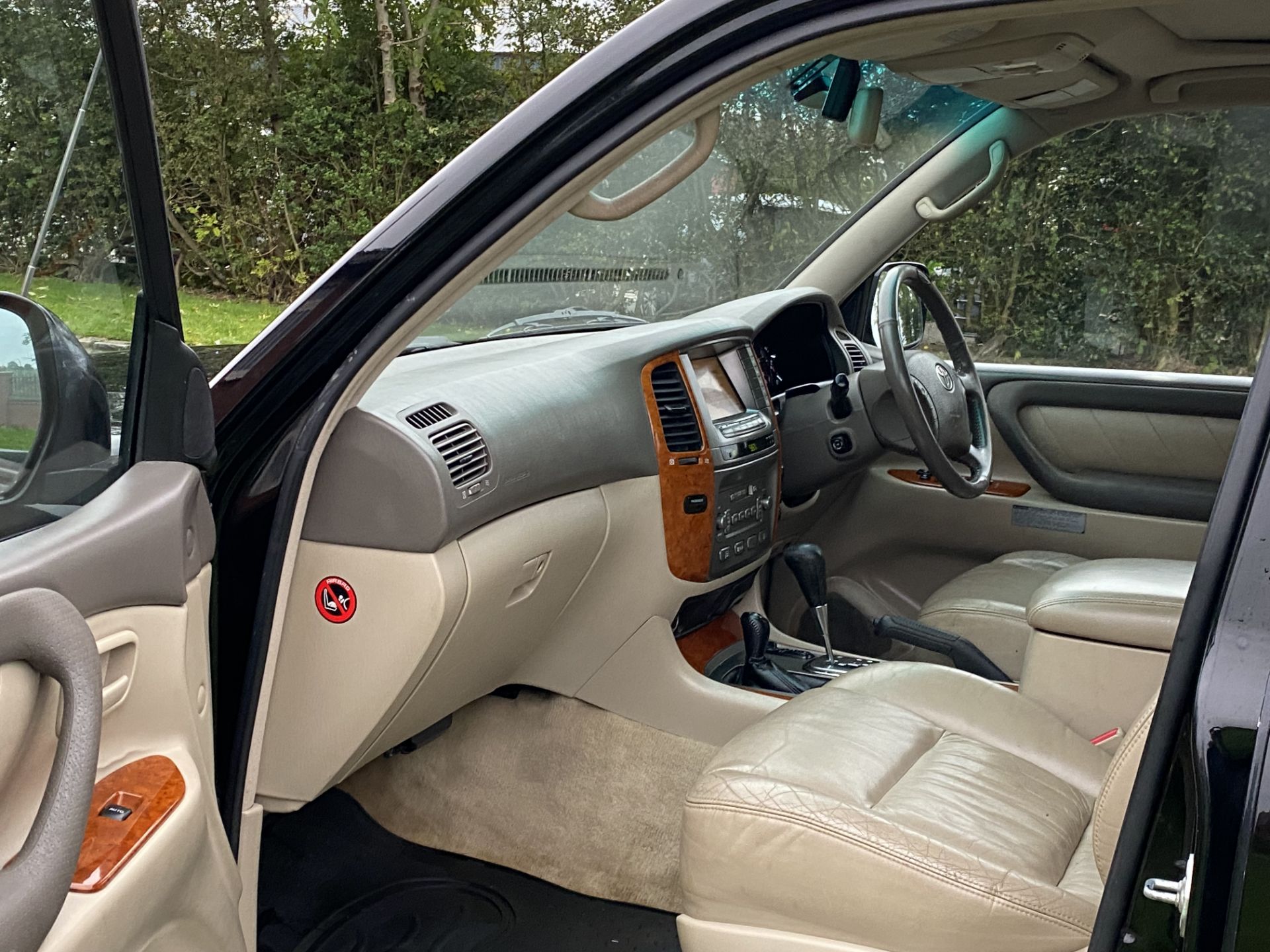 2006 TOYOTA LANDCRUISER AMAZON 4.2 DIESEL AUTO 7 SEAT BLACK ESTATE, 156,722 MILES WARRANTED - Image 6 of 7