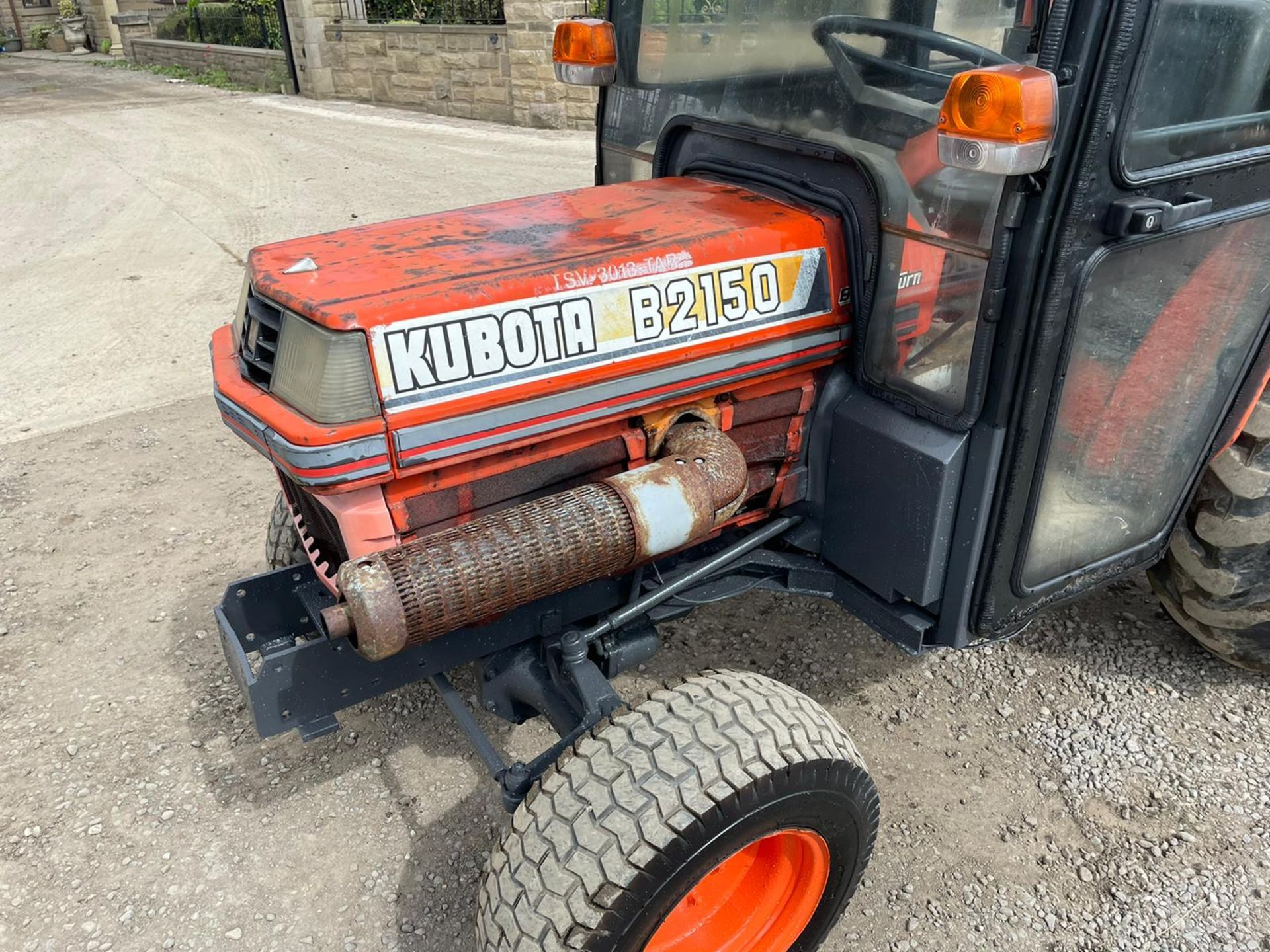 KUBOTA B2150 COMPACT TRACTOR, RUNS AND DRIVES, SHOWING 2361 HOURS, 23hp, ROAD KIT *PLUS VAT* - Image 8 of 8
