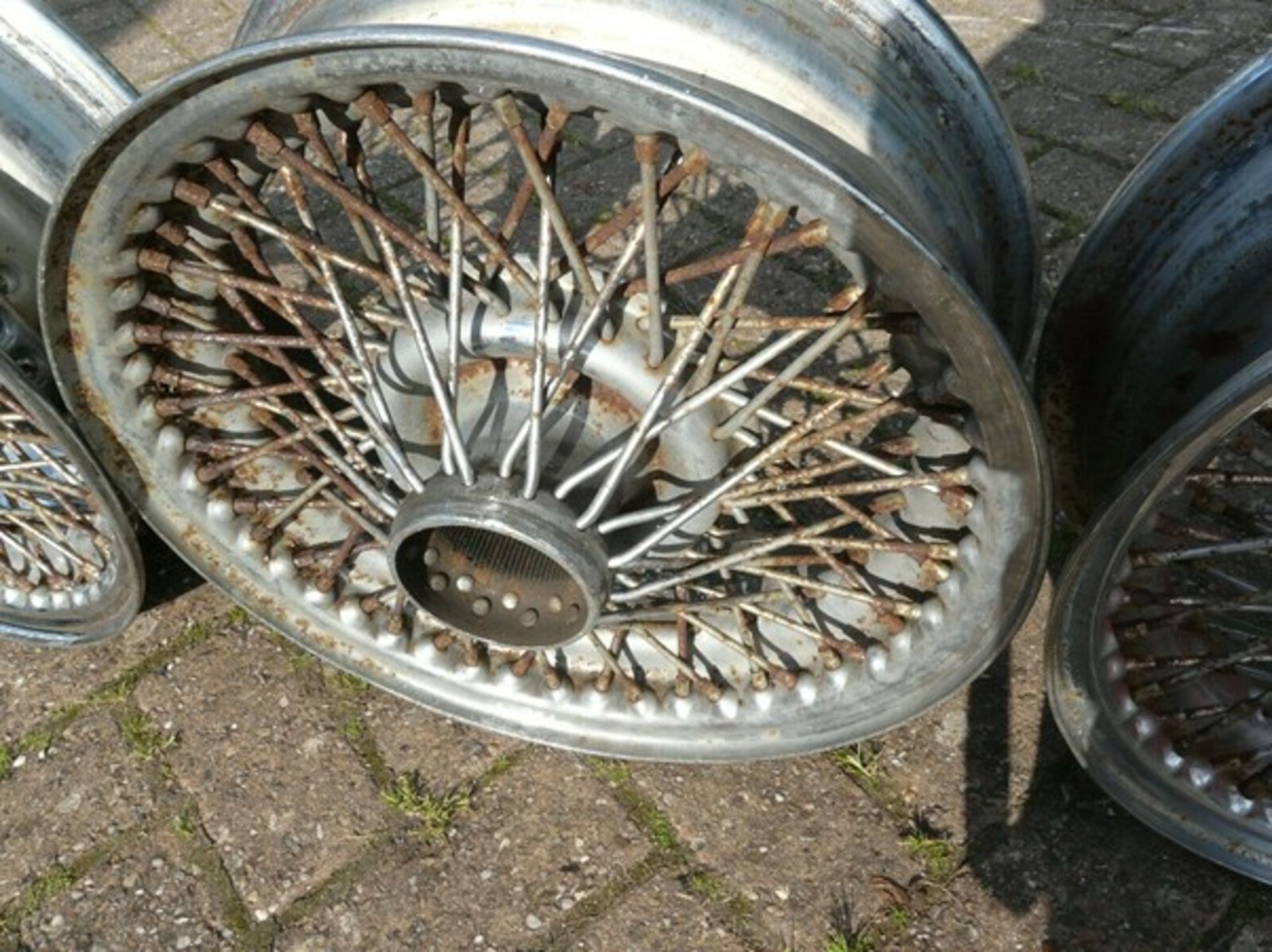 JAGUAR E TYPE WIRE RIMS, 3 CHROME 2 PAINTED, SPLINE FITTING 15inch XA455C, DRC5K *PLUS VAT* - Image 6 of 12