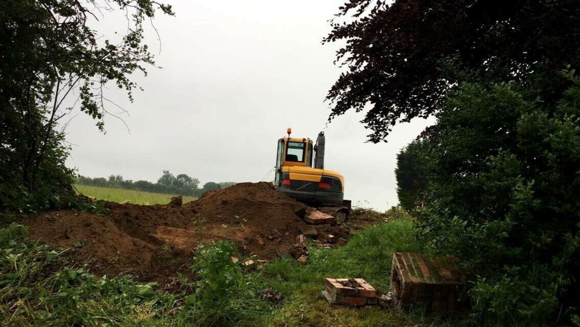 VOLVO ECR88 2007 EXCAVATOR DIGGER, 6250 HOURS, WITH 3 BUCKETS, CLEAN TIDY MACHINE *PLUS VAT* - Image 4 of 4