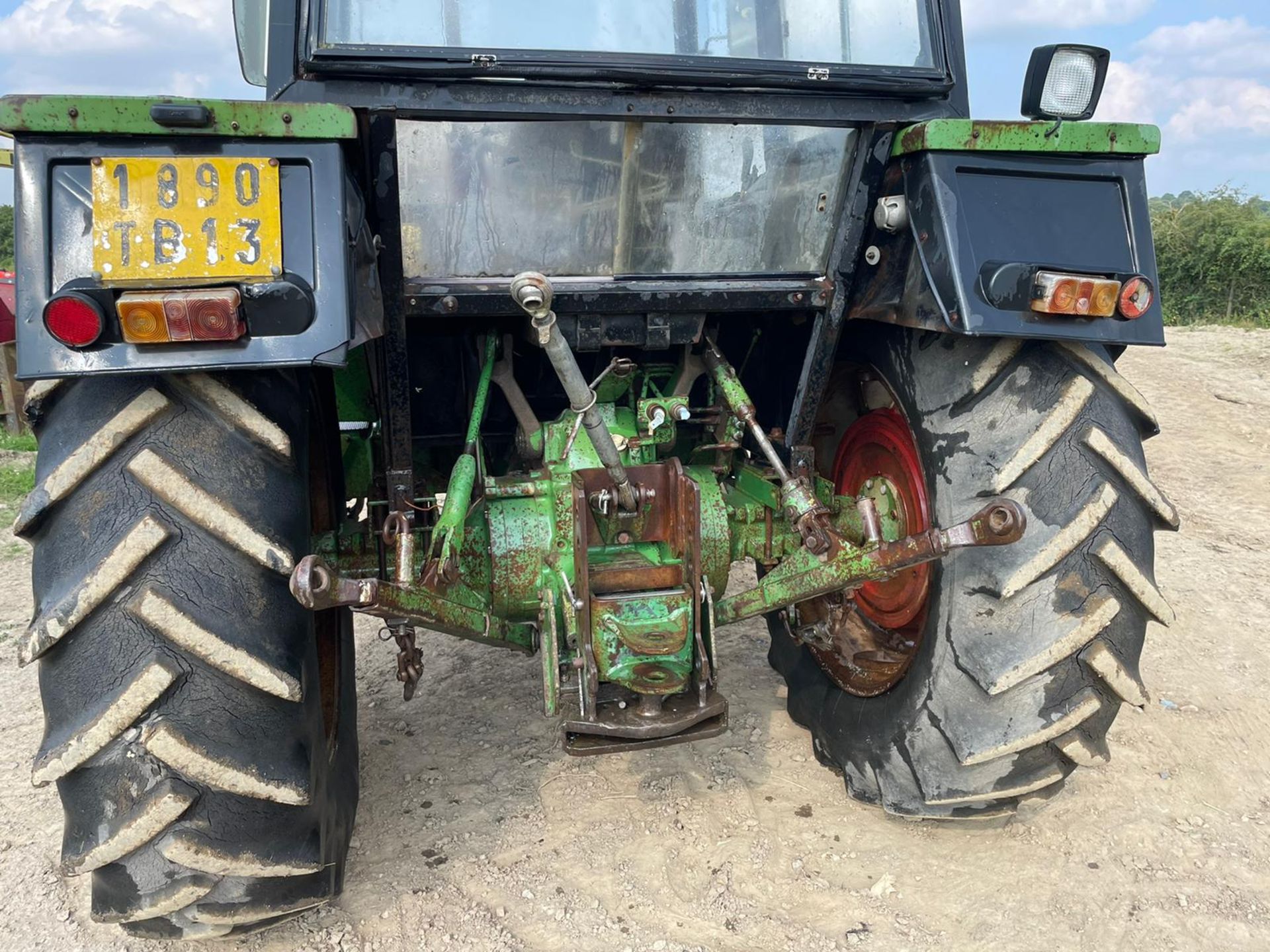 JOHN DEERE 2130 TRACTOR, RUNS AND DRIVES, ALL GEARS WORKS, 3 POINT LINKAGE, 79hp *PLUS VAT* - Image 5 of 11