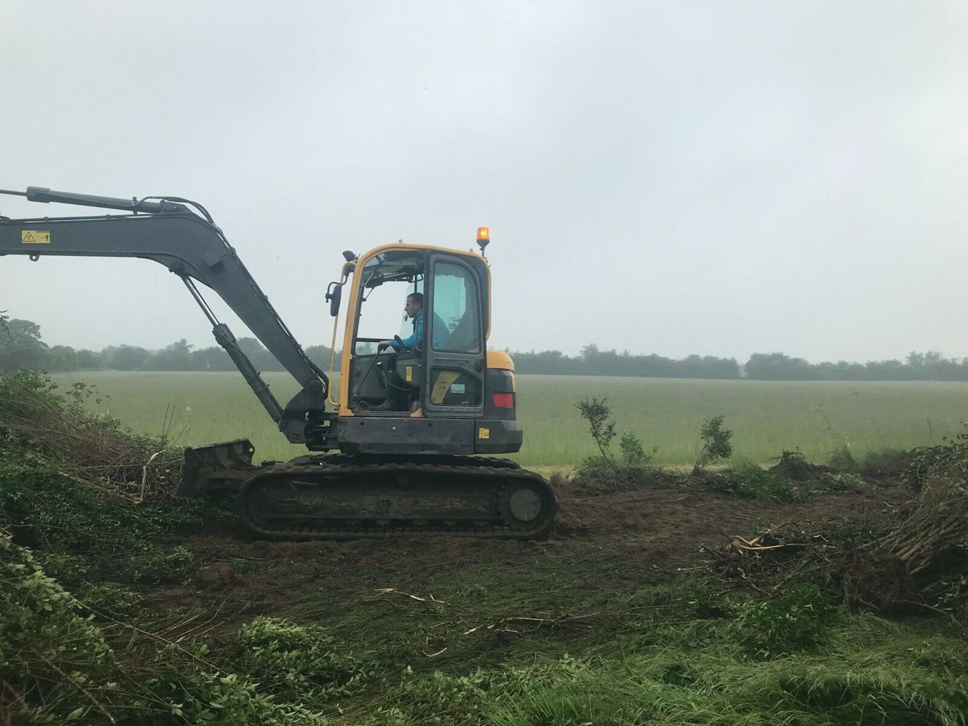 VOLVO ECR88 2007 EXCAVATOR DIGGER, 6250 HOURS, WITH 3 BUCKETS, CLEAN TIDY MACHINE *PLUS VAT* - Image 3 of 4